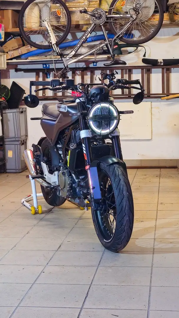 Husqvarna Svartpilen Cafe racer Gri - 1