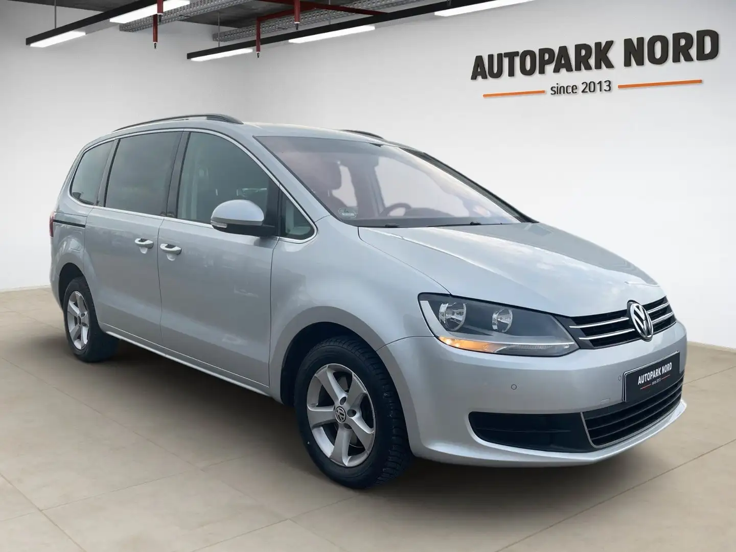 Volkswagen Sharan 2.0 TDI Comfortline BMT/SHZ/TEMP/NAVI/PDC Silber - 2