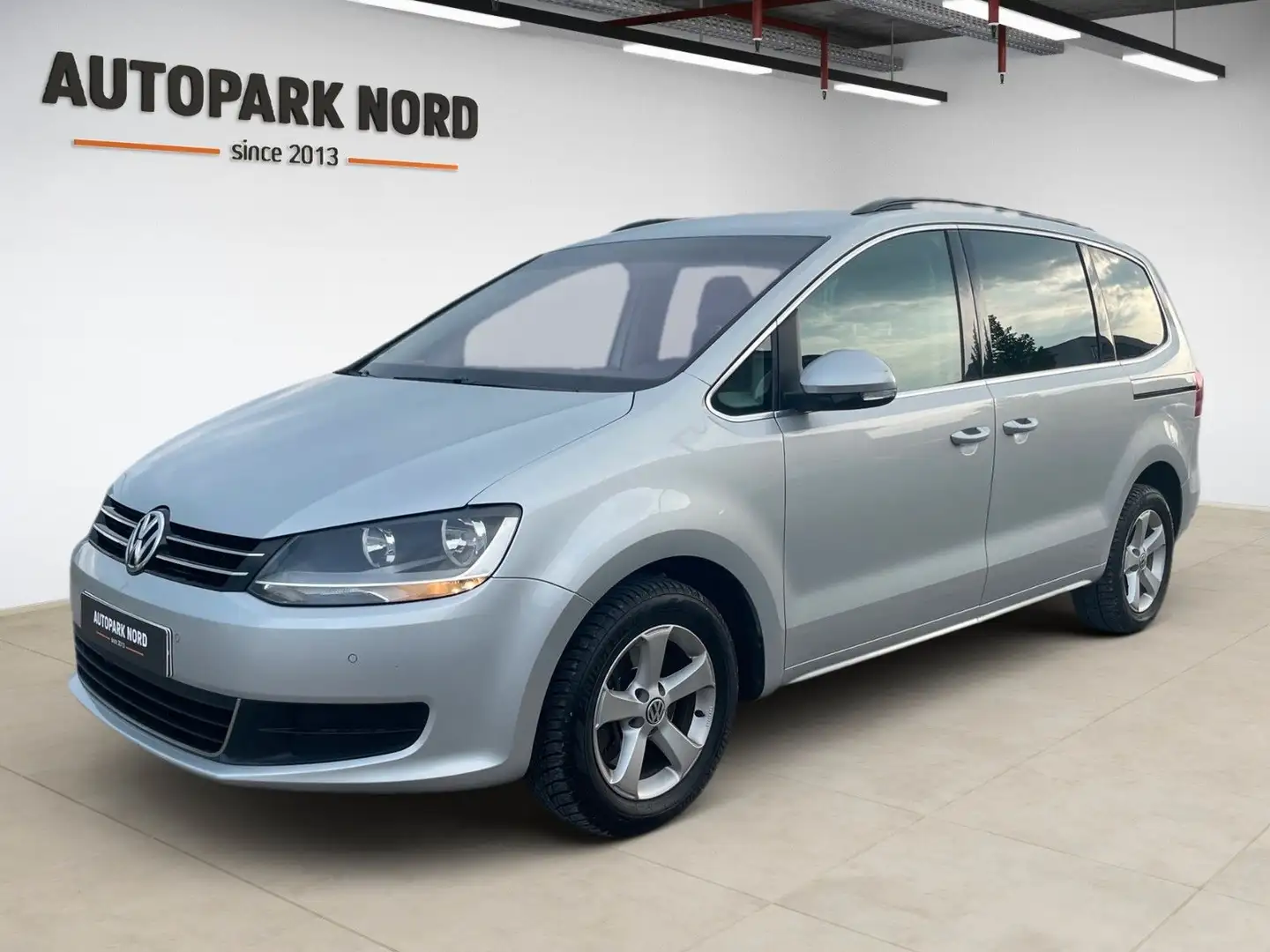 Volkswagen Sharan 2.0 TDI Comfortline BMT/SHZ/TEMP/NAVI/PDC Silber - 1
