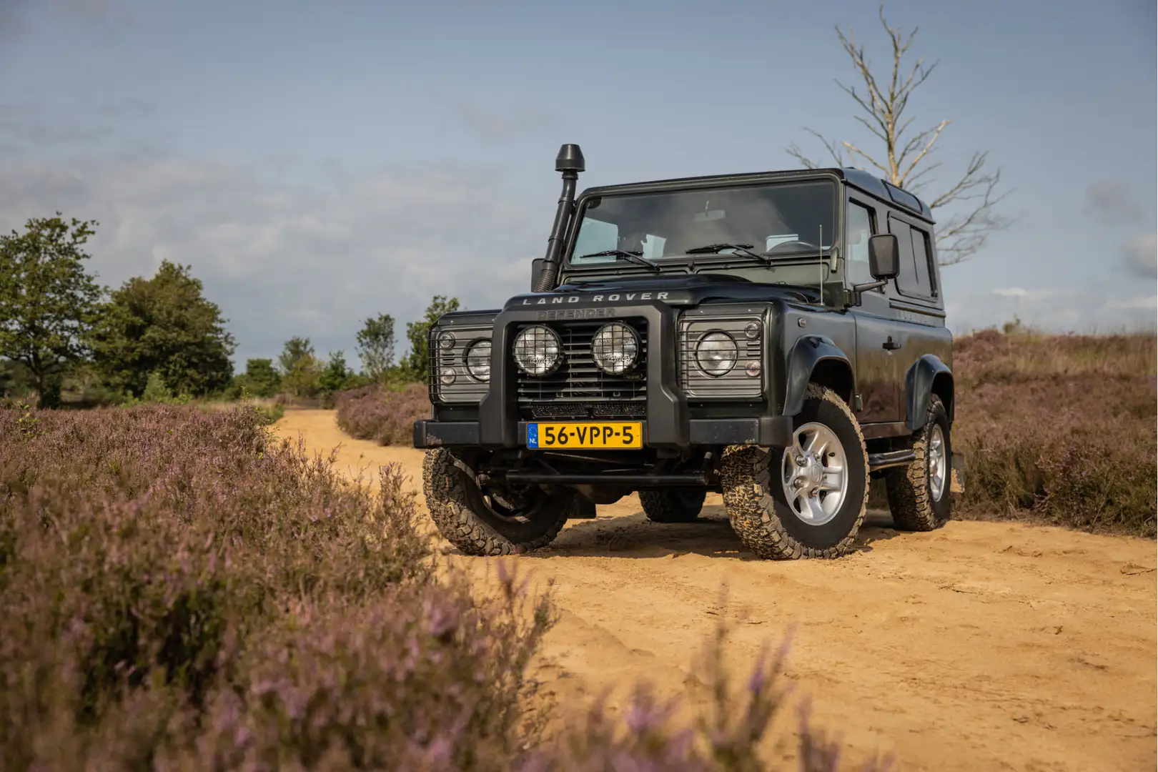 Land Rover Defender 2.4Tdci Station Wagon Commercial Youngtimer Groen - 1