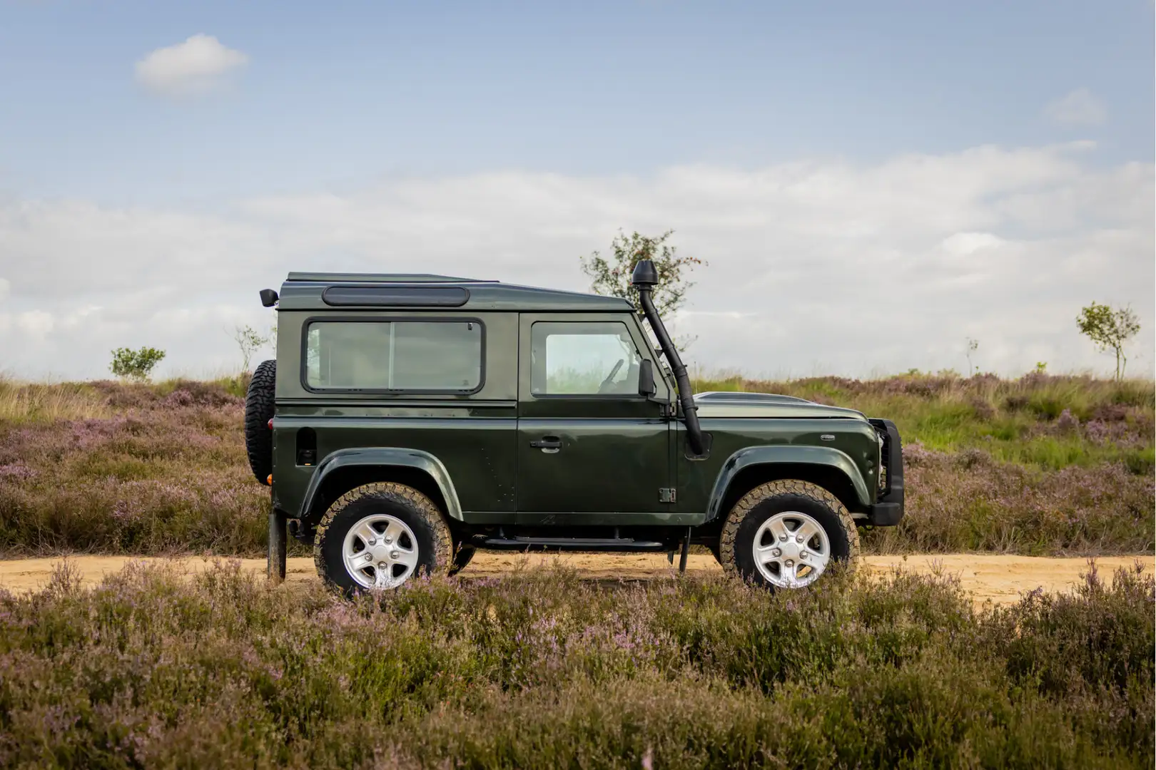 Land Rover Defender 2.4Tdci Station Wagon Commercial Youngtimer Groen - 2