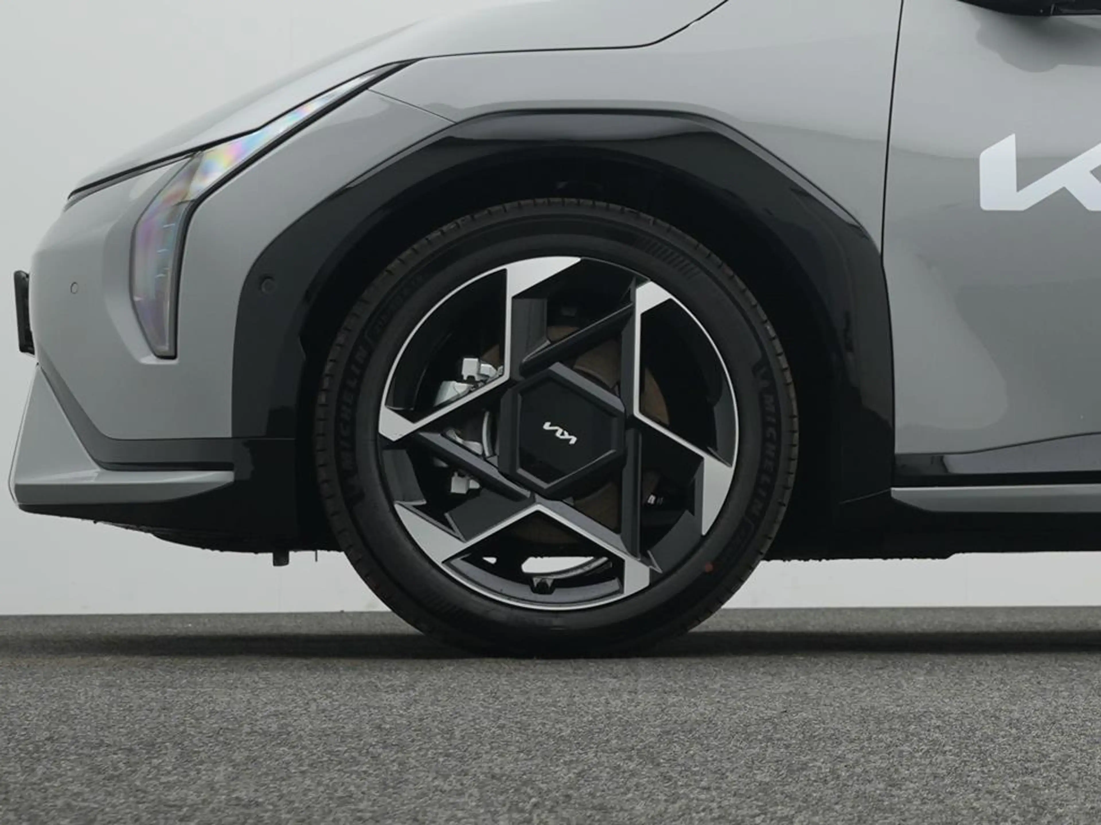 Kia EV4 81 GT-Line+DWP+COM+CON+PANO — photo 9