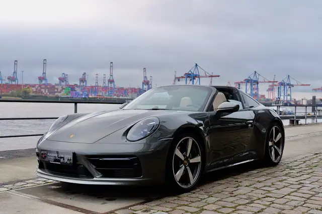 Porsche 992 Targa 4 Heritage Package