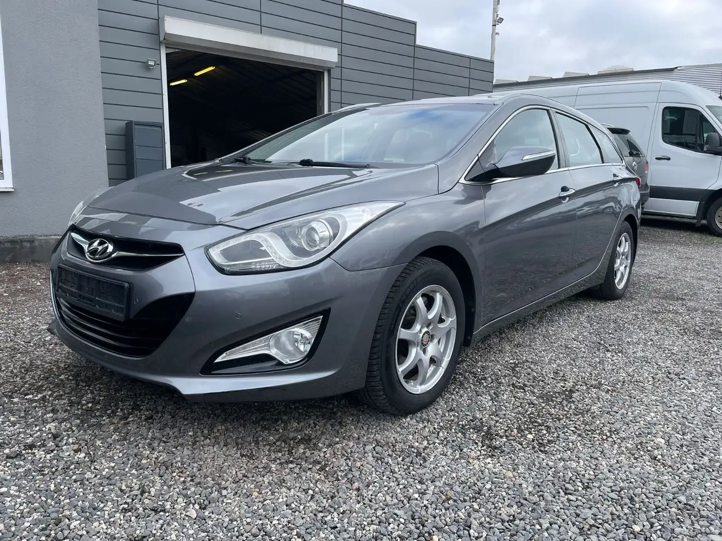 Hyundai i40 cw Style*1.HD*TüvNeu*AHK*Klima*SHZ Argintiu - 2