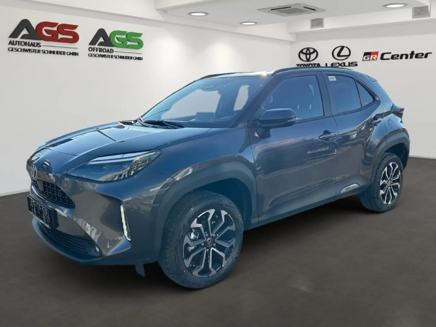 Toyota Yaris Cross 1,5l Teamplayer 4x2 Hybrid Safety + Winter Grau - 1