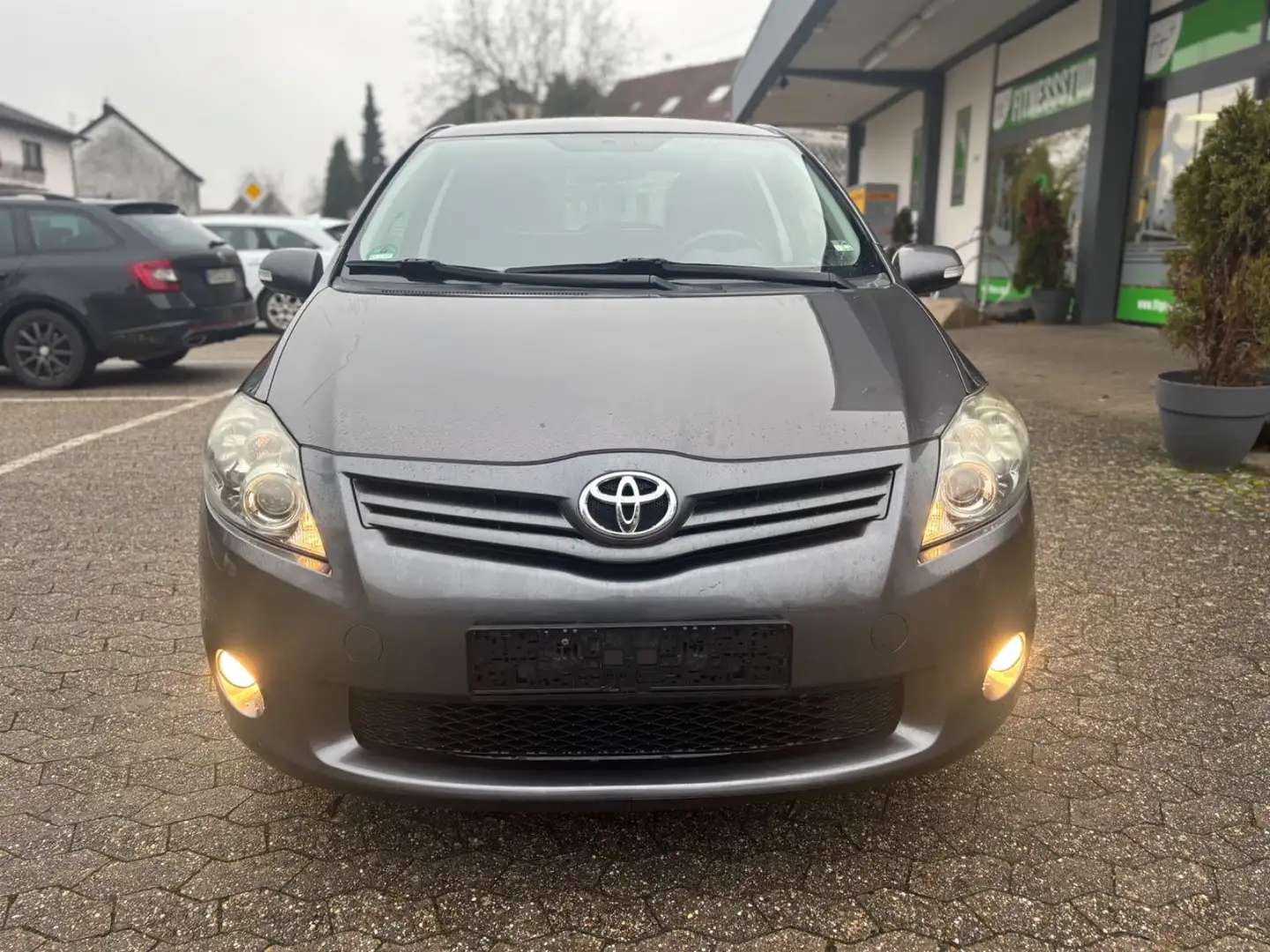 Toyota Auris Club*1,6 *1 HAND*AHK*6 GANG*EURO 5 Grau - 1
