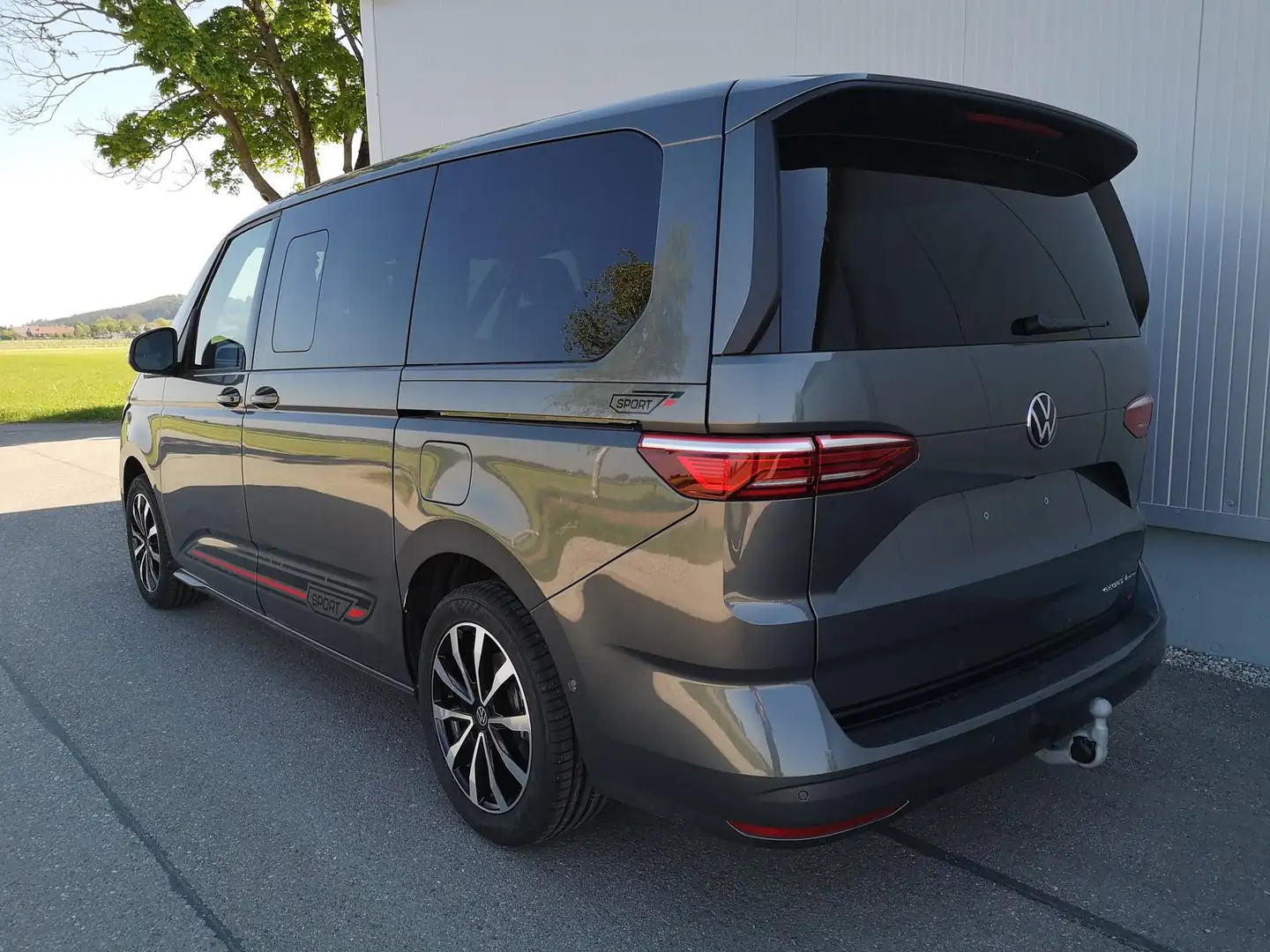 Volkswagen T7 Multivan 2,0TDI DSG Sport Edition Komfort LÜ 5 Sitzer Grijs - 2