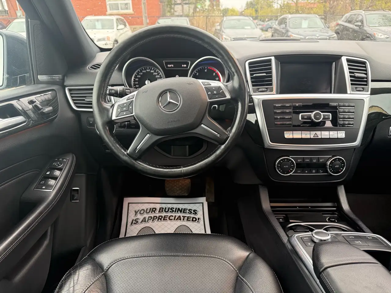 Mercedes-Benz M-Class снимка Mercedes-Benz M-Class