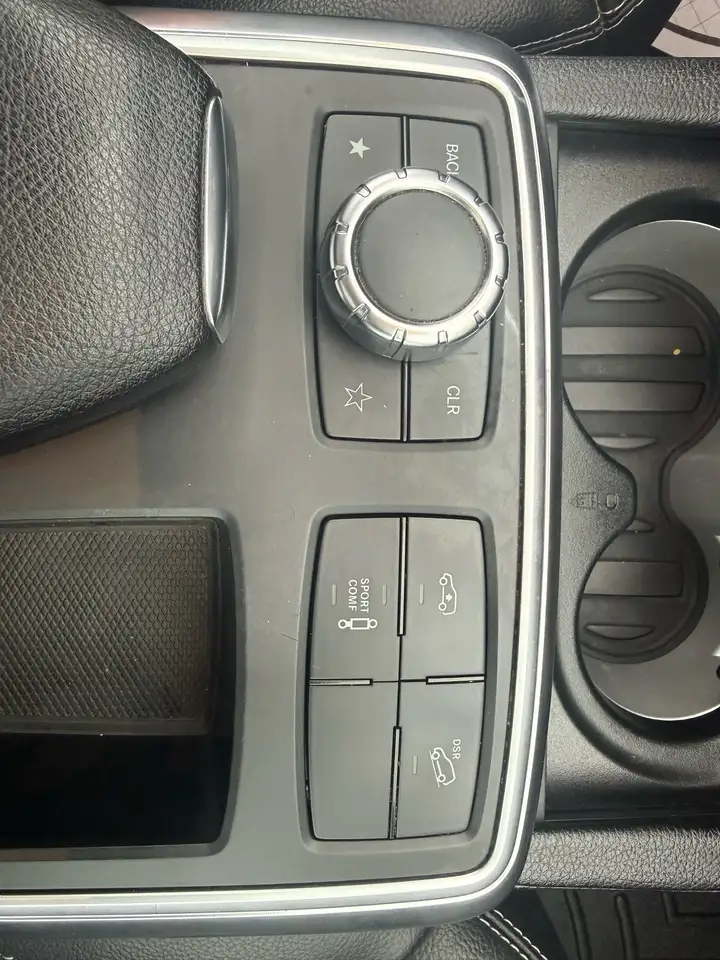 Mercedes-Benz M-Class снимка Mercedes-Benz M-Class
