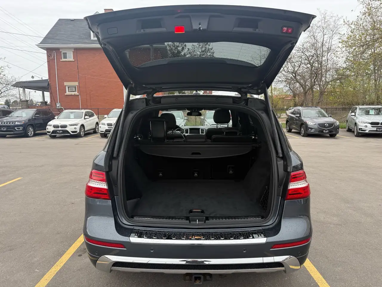 Mercedes-Benz M-Class снимка Mercedes-Benz M-Class