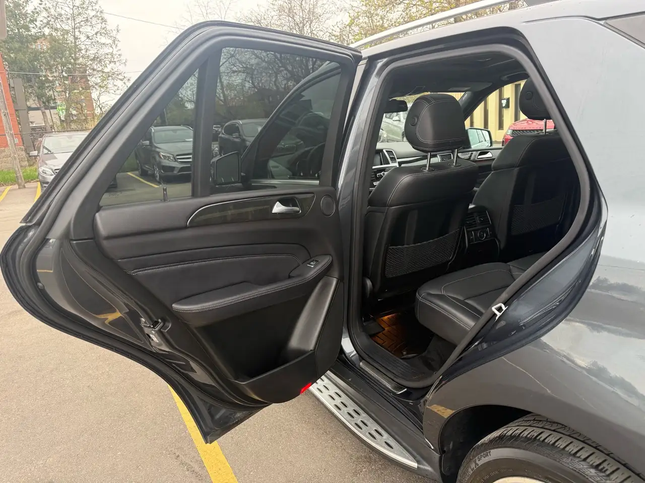 Mercedes-Benz M-Class снимка Mercedes-Benz M-Class