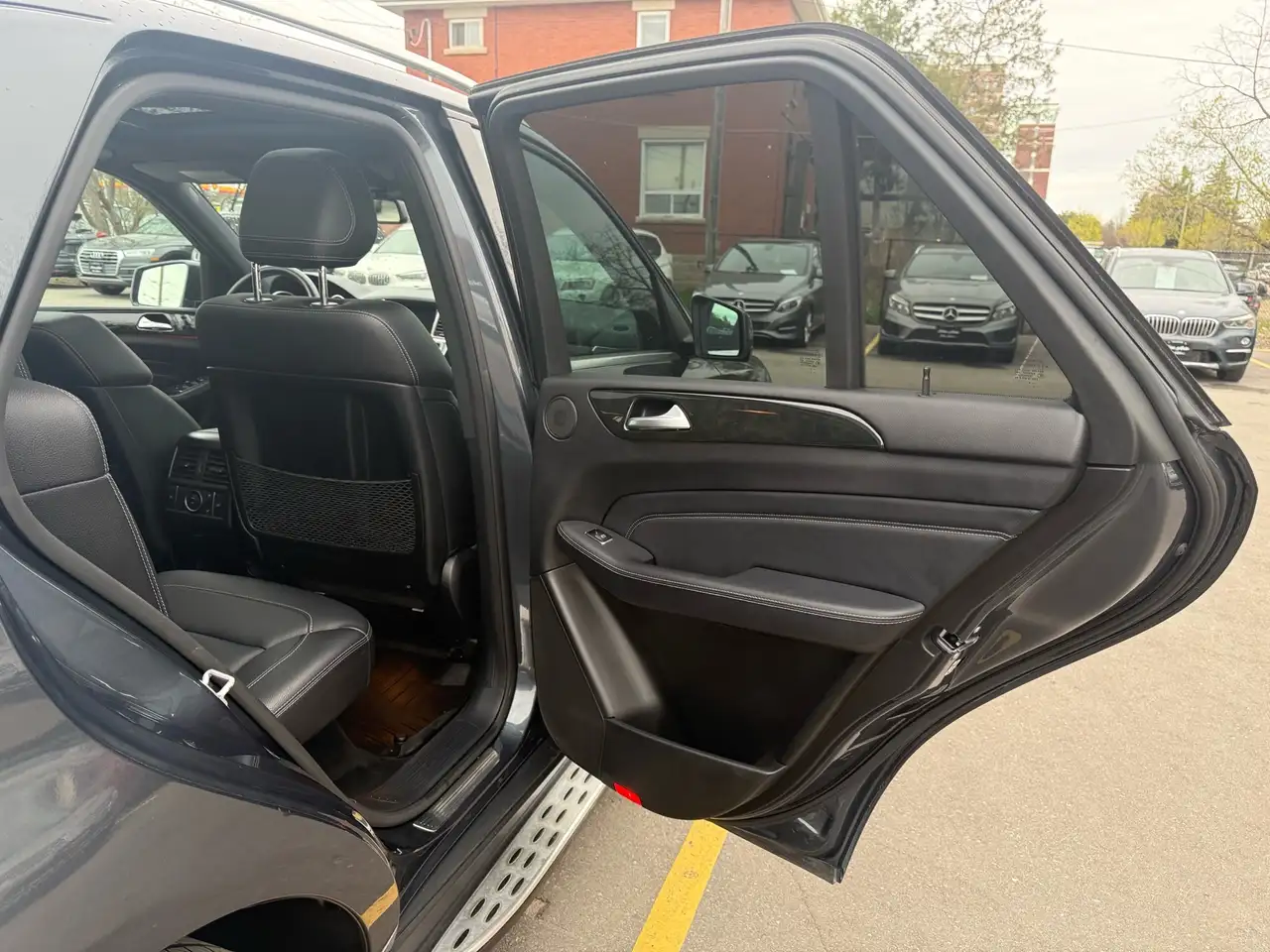 Mercedes-Benz M-Class снимка Mercedes-Benz M-Class