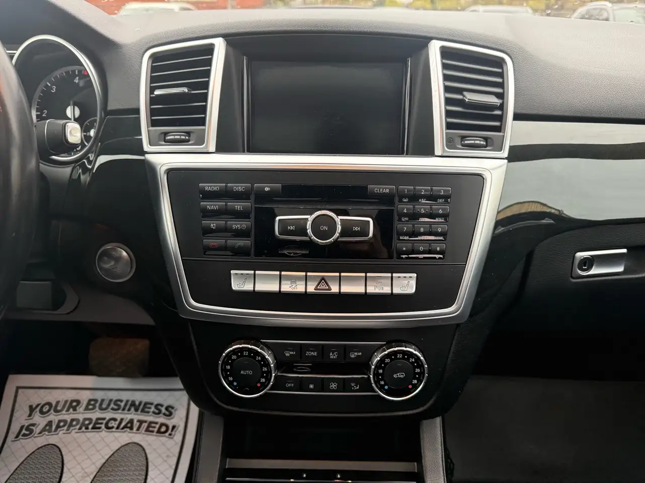 Mercedes-Benz M-Class снимка Mercedes-Benz M-Class