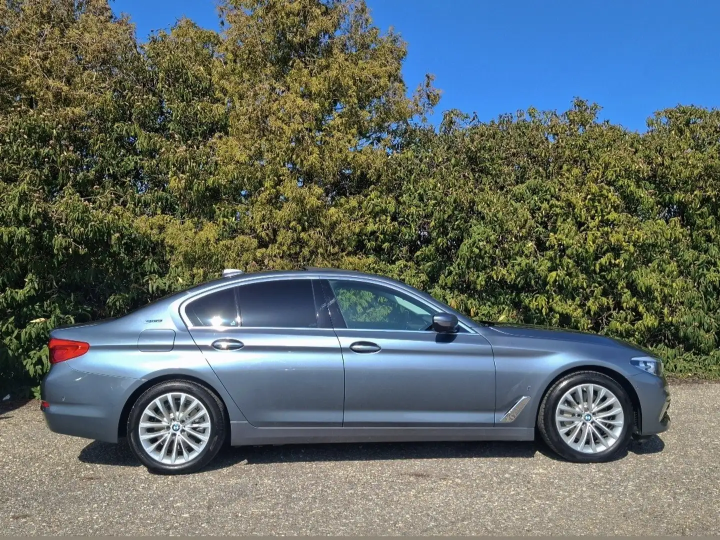 BMW 530 e iPerformance Luxury Line +Schiebedach Grau - 1