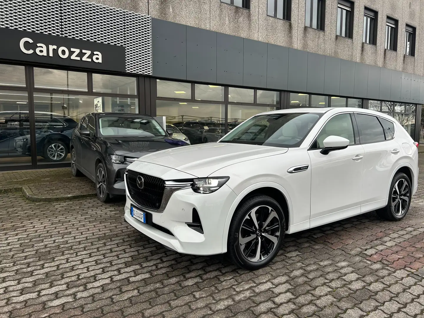 Mazda CX-60 CX-60 2.5 phev Takumi FULL Bílá - 1