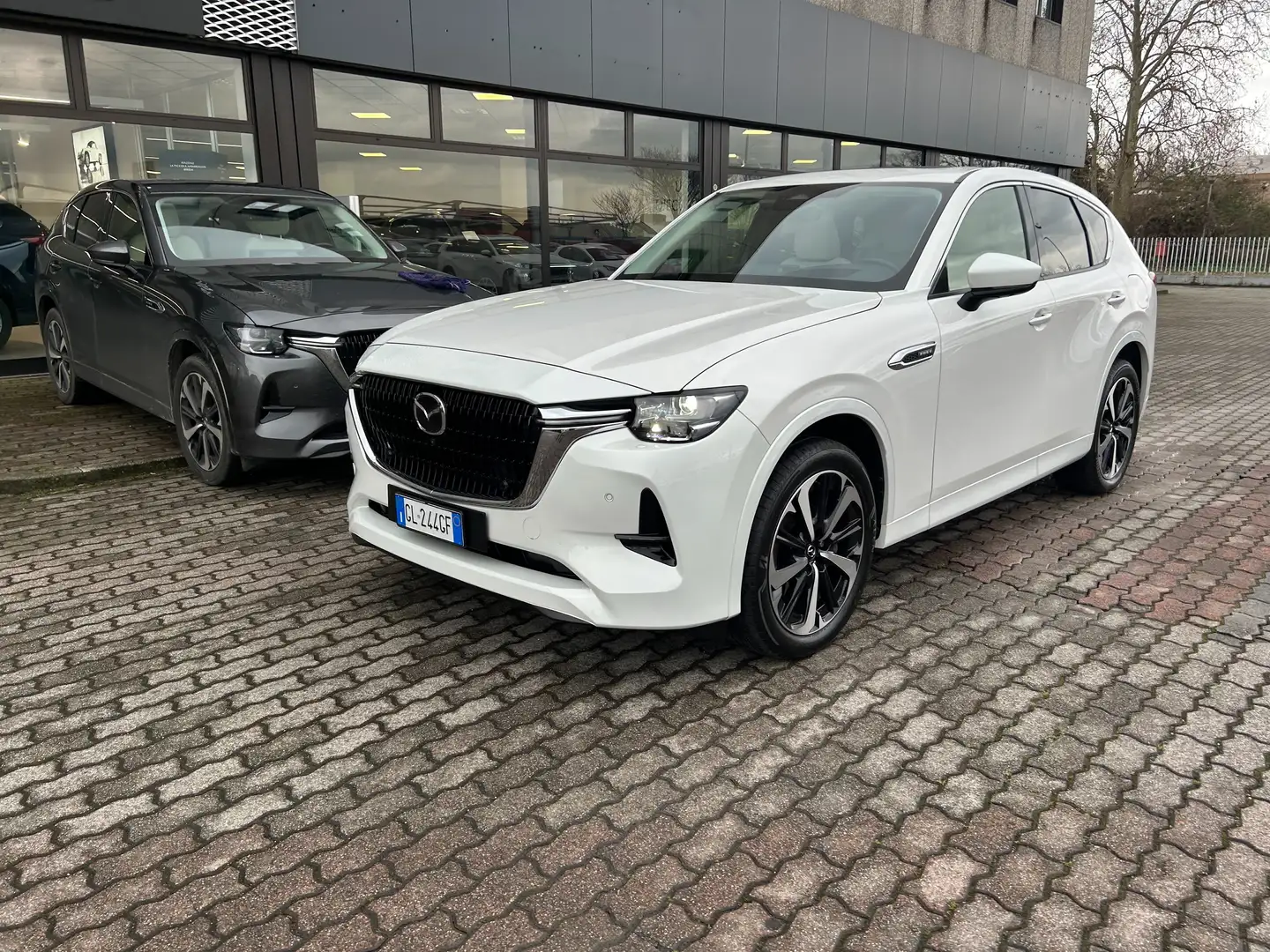 Mazda CX-60 CX-60 2.5 phev Takumi FULL Bílá - 2