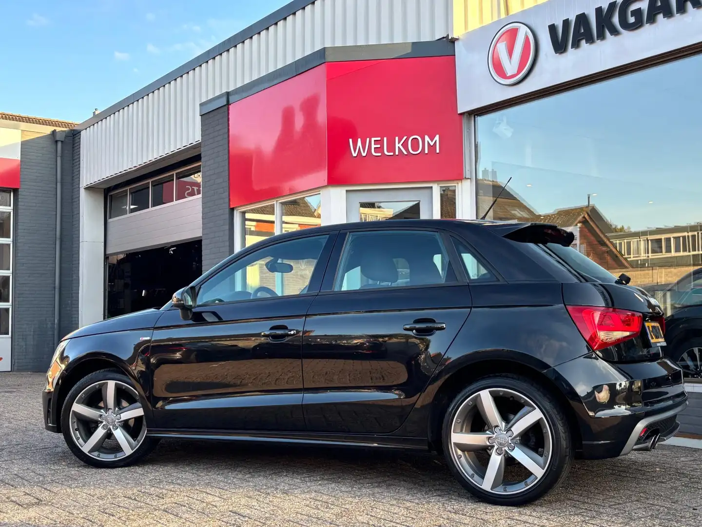 Audi A1 Sportback 1.2 TFSI Pro Line S 5-drs (RIJKLAAR) Zwart - 2