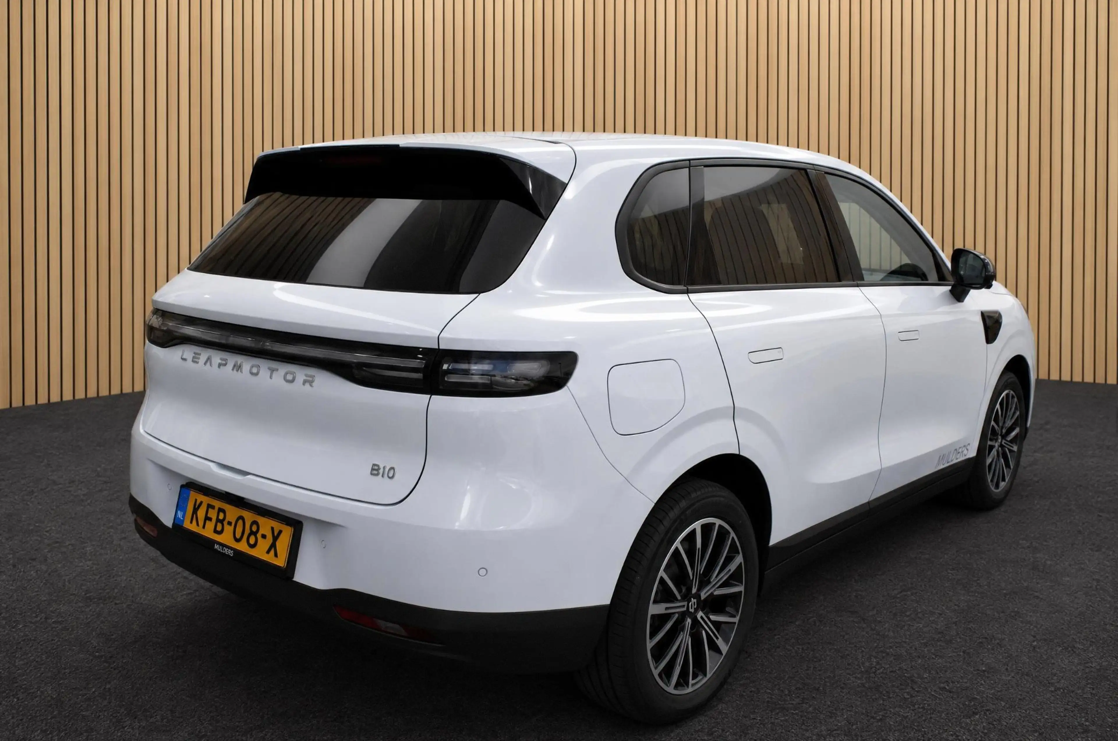 Leapmotor B10 Design ProMax 67.1 kWh NAVI / LMV / PANO — photo 6