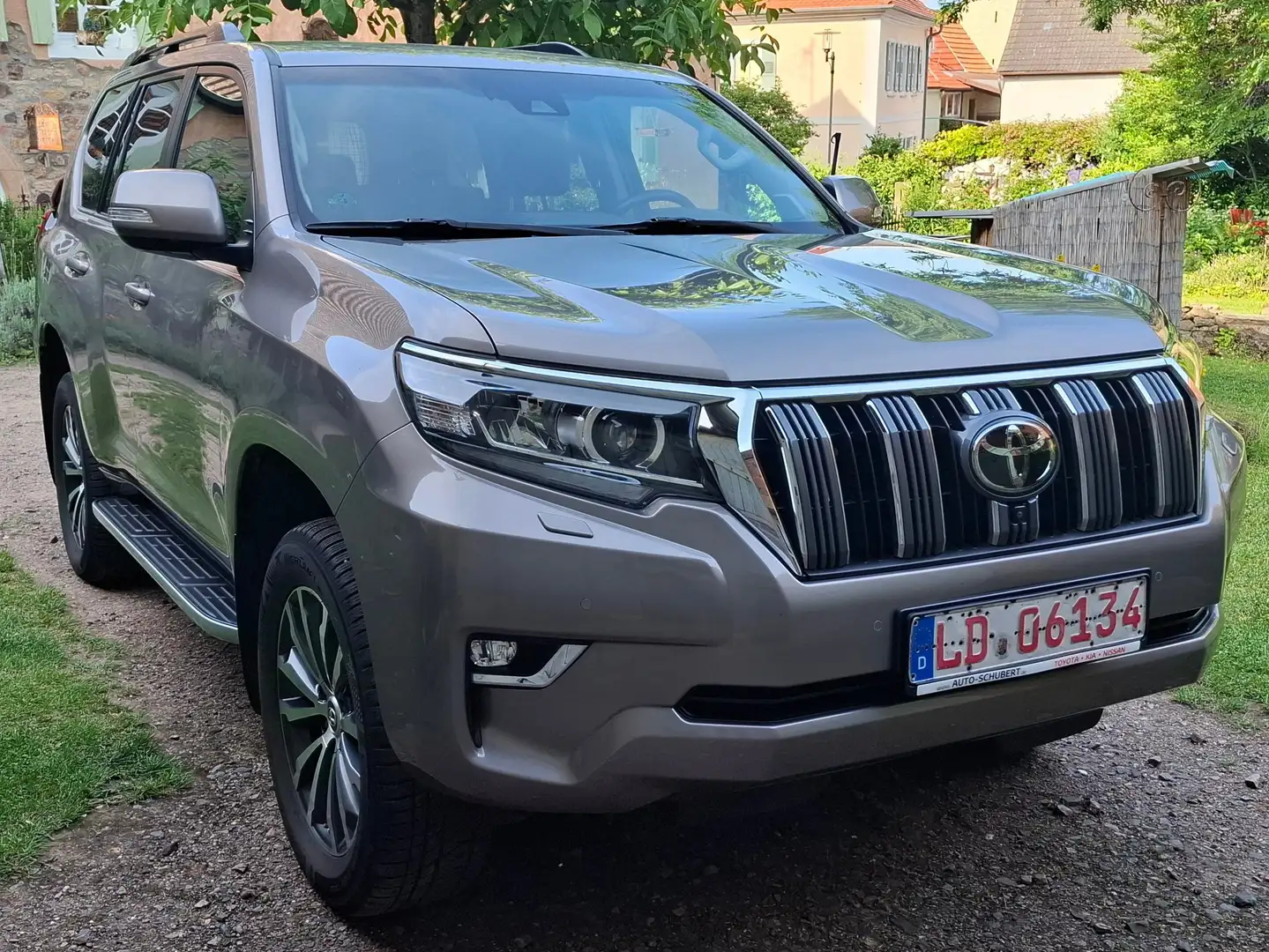 Toyota Land Cruiser 2.8 AUTOM. EXEC. NAVI AHK TOP-ZUSTAND! *58 000KM* Bronze - 2
