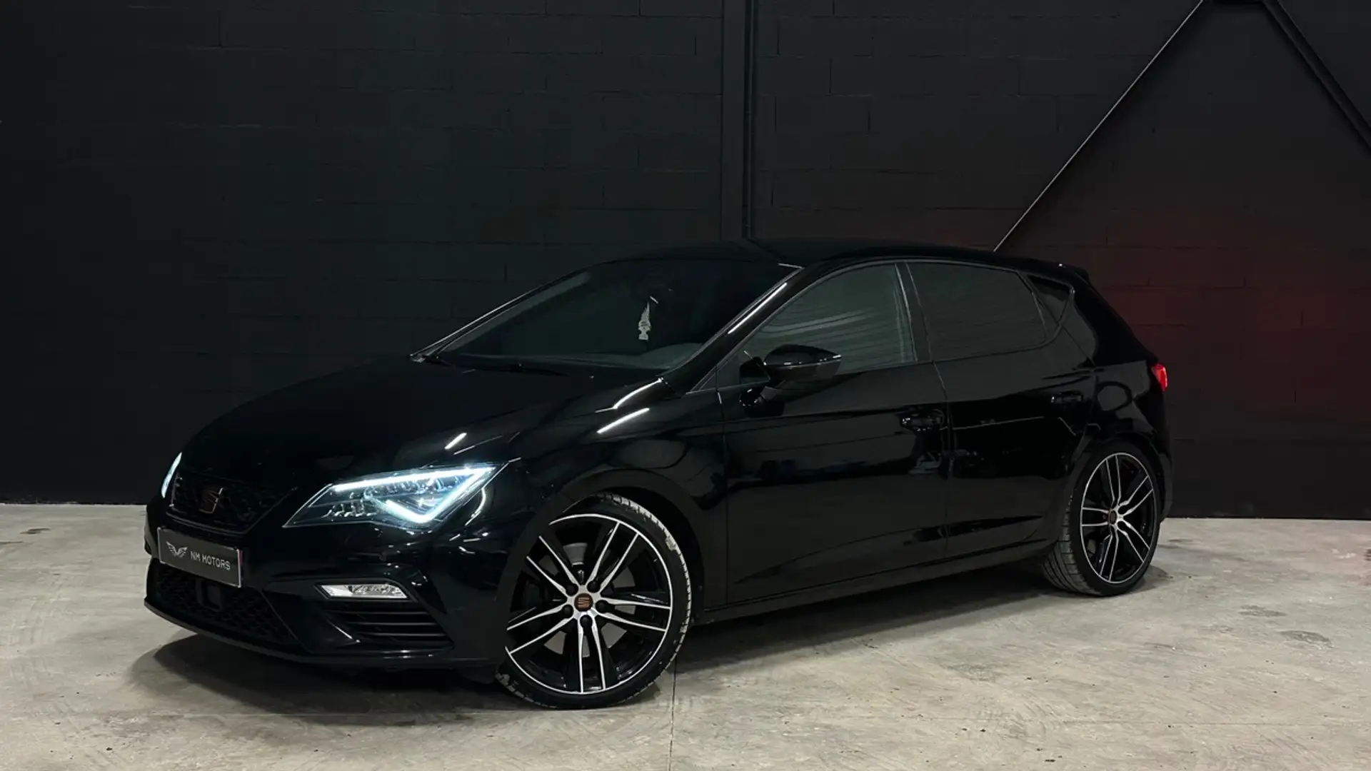 SEAT Leon III 5 portes Ph 2 Cupra 2.0 TSI DSG6 290 CV Noir - 1