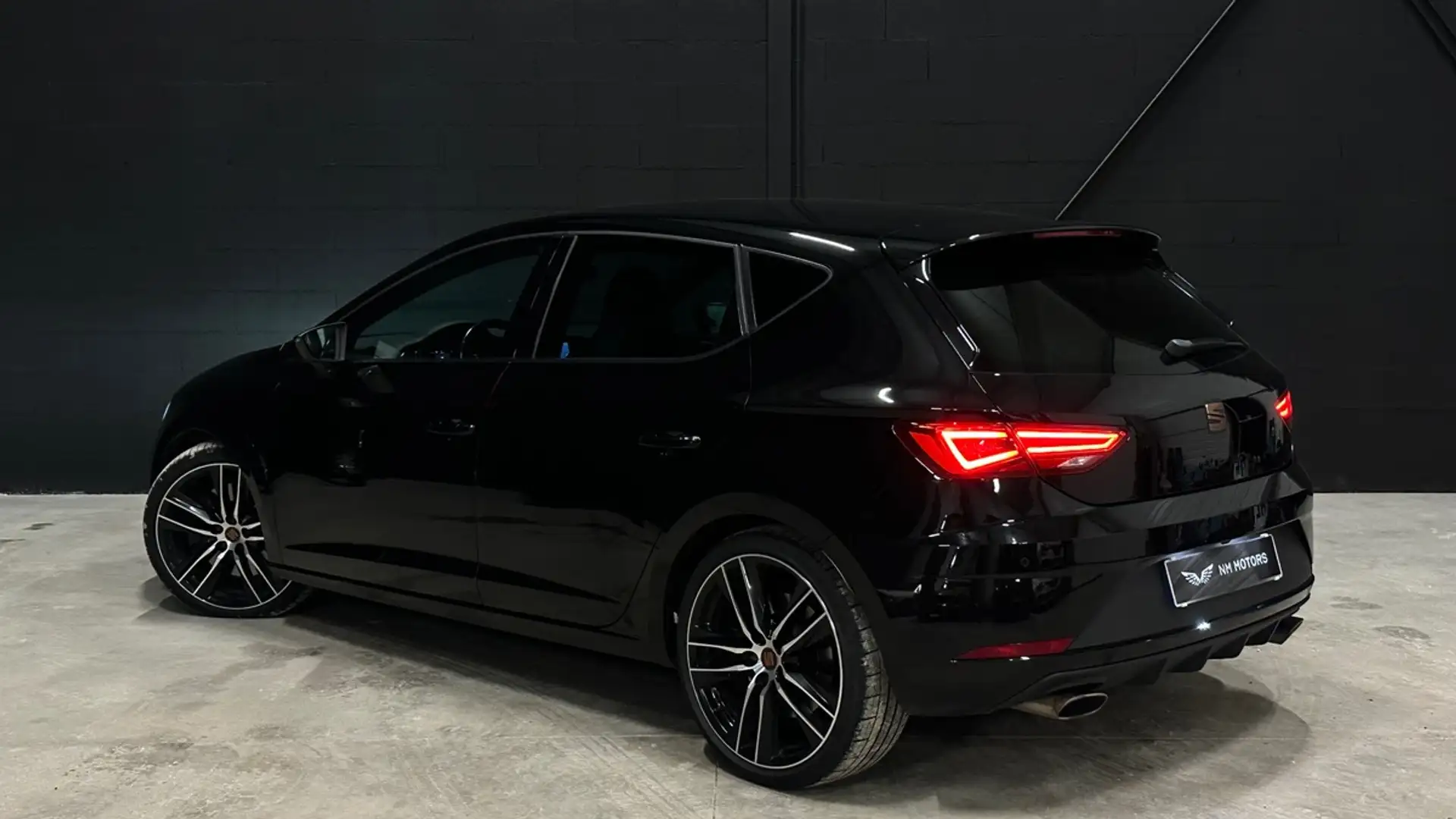 SEAT Leon III 5 portes Ph 2 Cupra 2.0 TSI DSG6 290 CV Noir - 2
