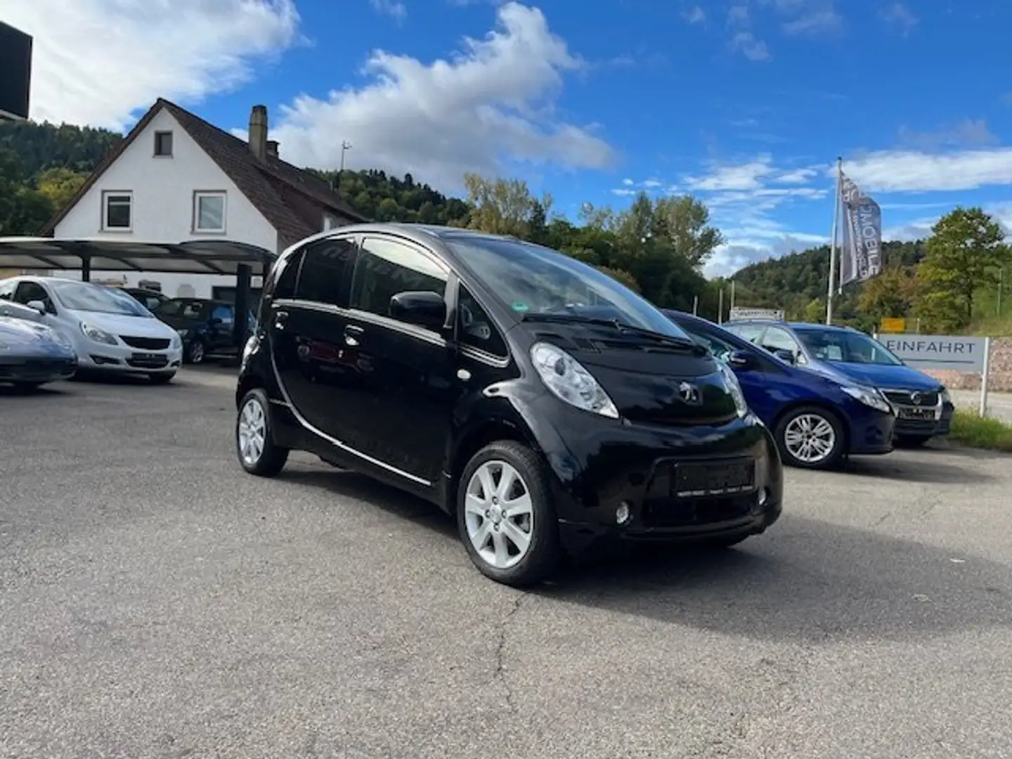 Peugeot iOn Modell 2018 super Zustand 8Tkm Orginal!!! Schwarz - 1