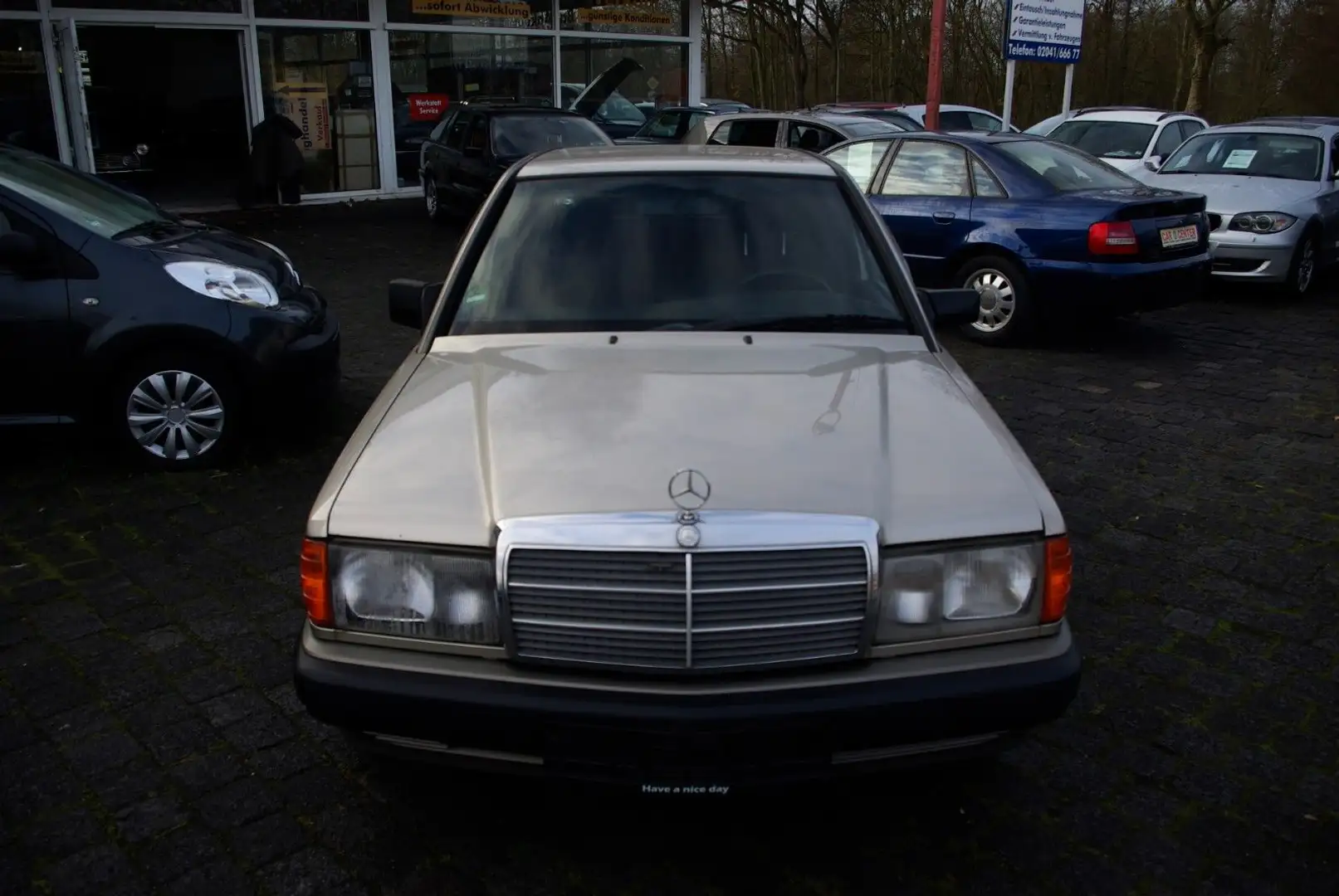 Mercedes-Benz 190 E Plateado - 1