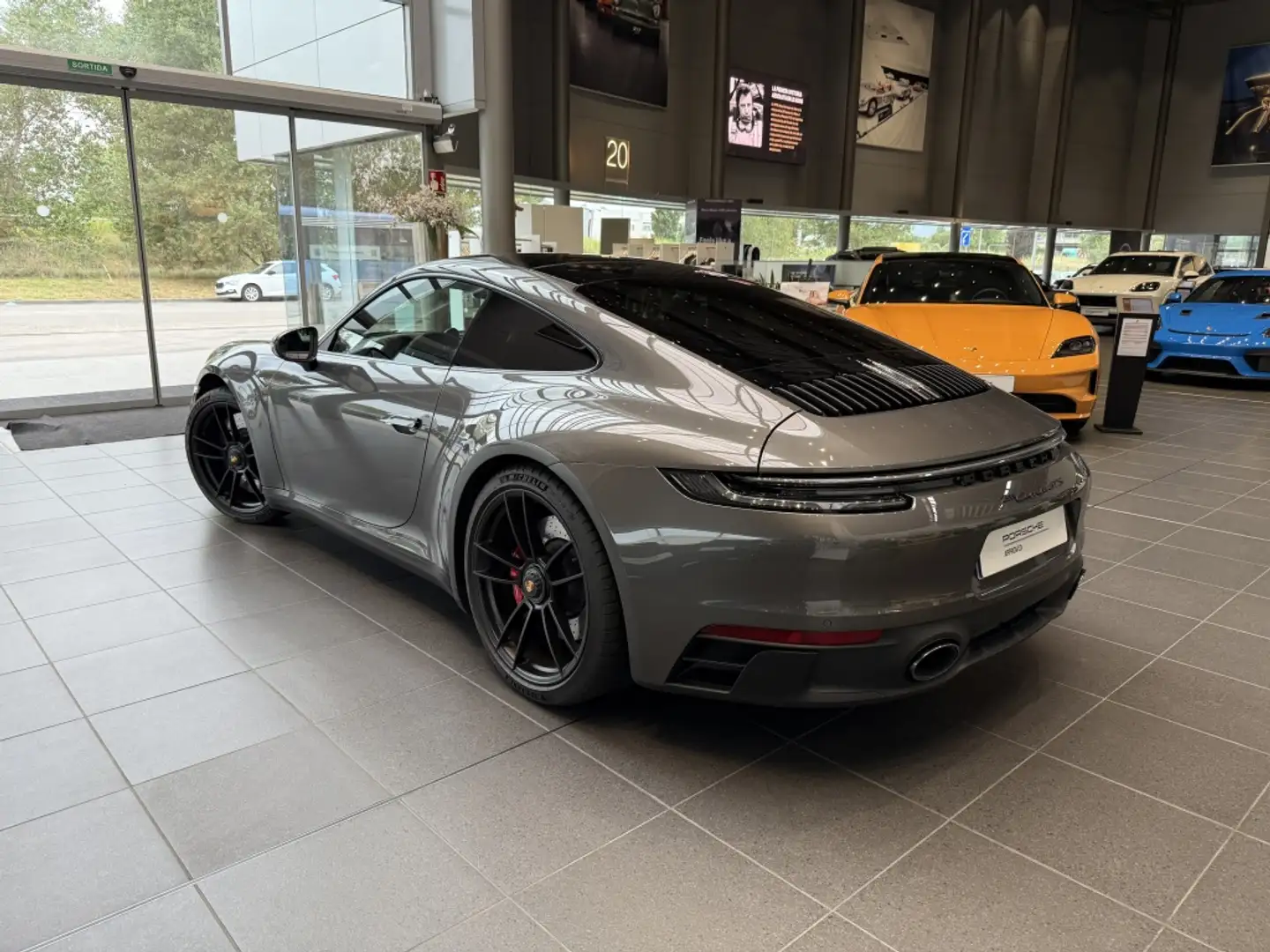 Porsche 992 Carrera GTS Coupé PDK Gris - 2
