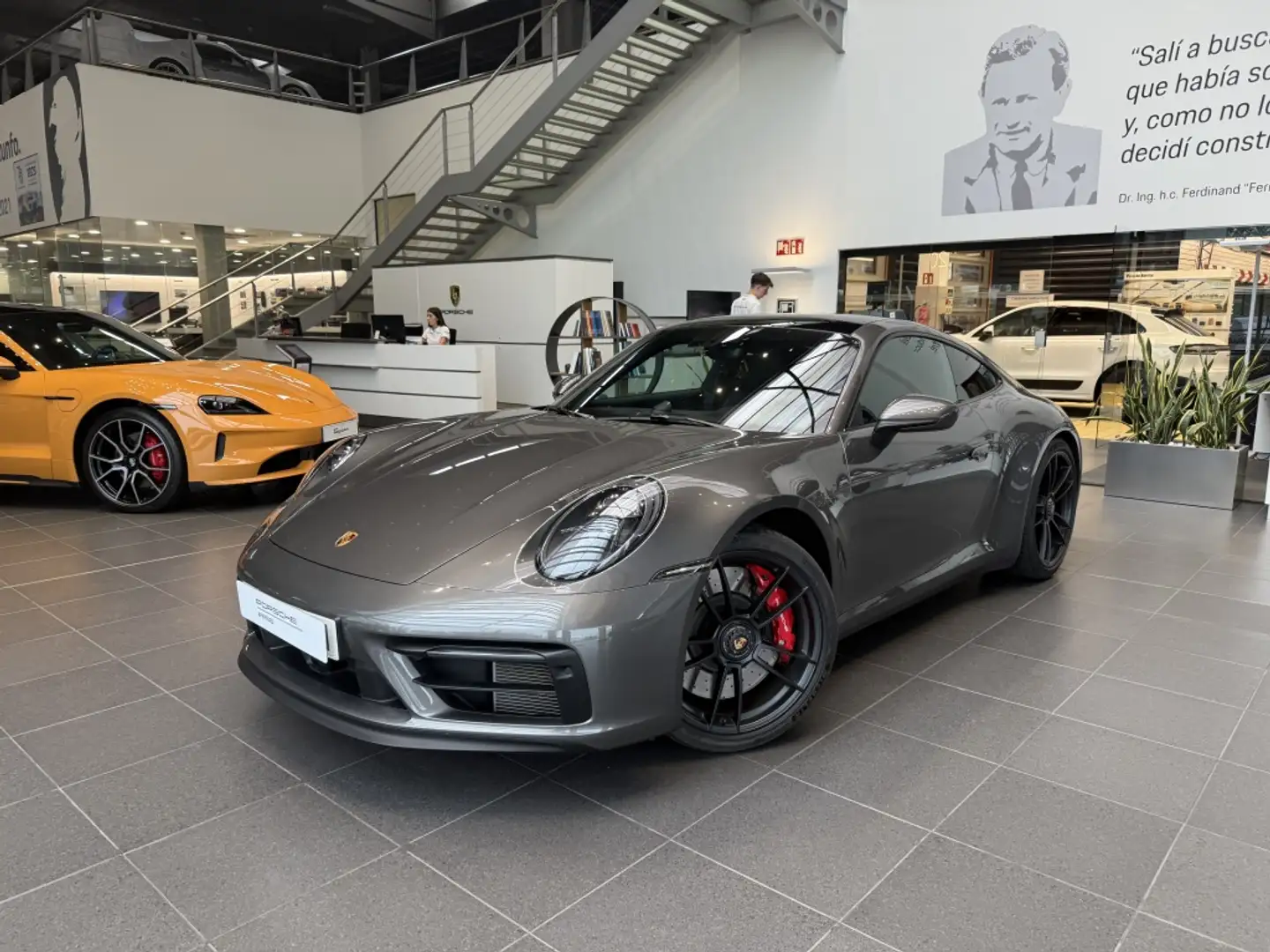 Porsche 992 Carrera GTS Coupé PDK Gris - 1