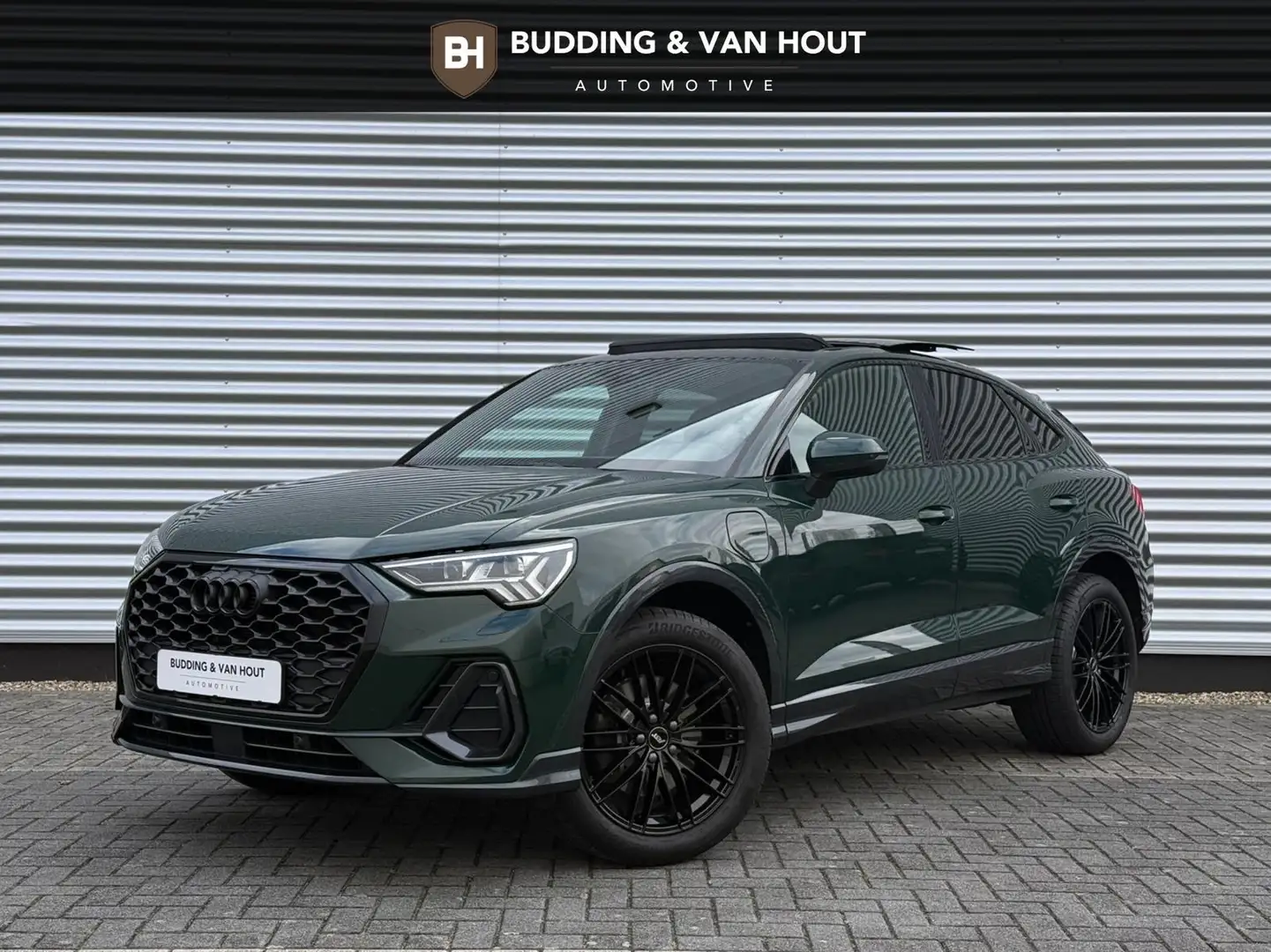 Audi Q3 Sportback 45 TFSIe S-Line Pano Sonos Cam Matrix Groen - 1