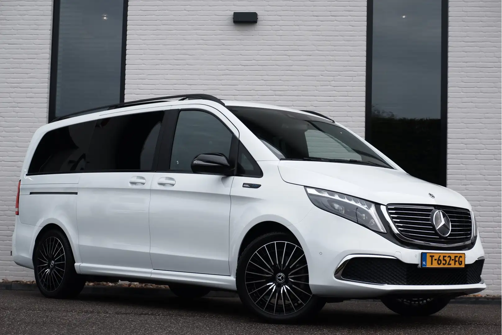 Mercedes-Benz EQV 300 Lang / 7-Pers / 100% Electrisch / Panorama / 2x Sc Wit - 1
