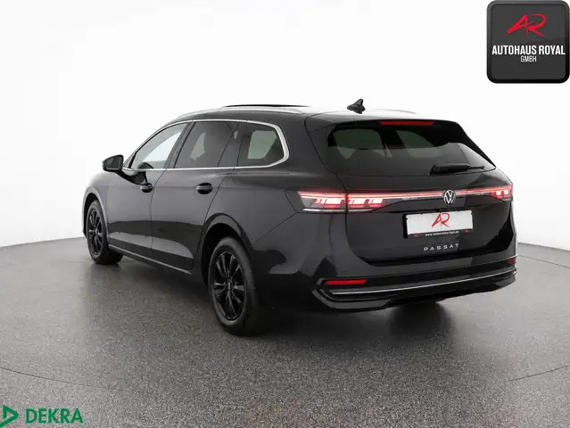Volkswagen Passat view 3