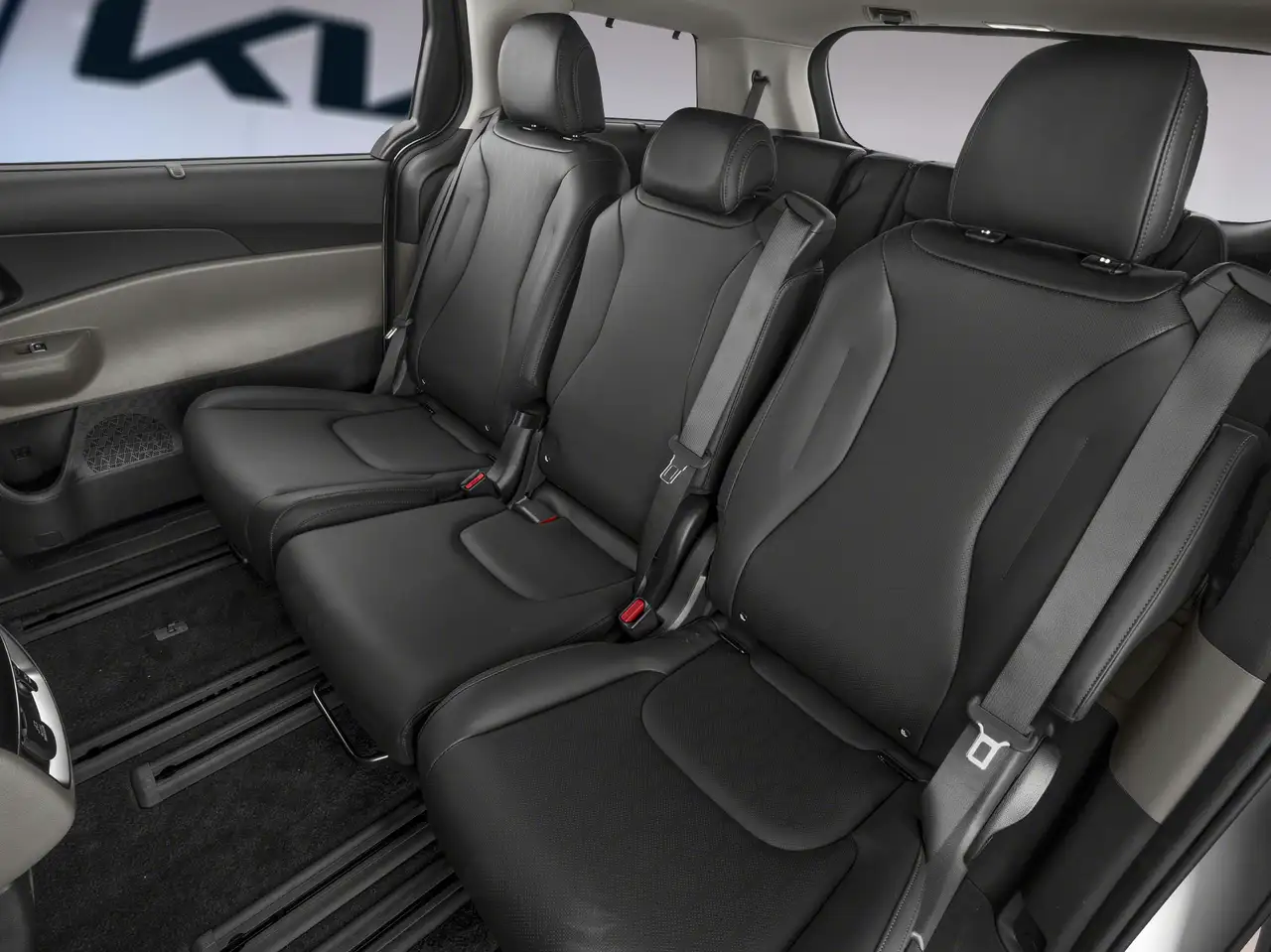 Kia Carnival снимка Kia Carnival