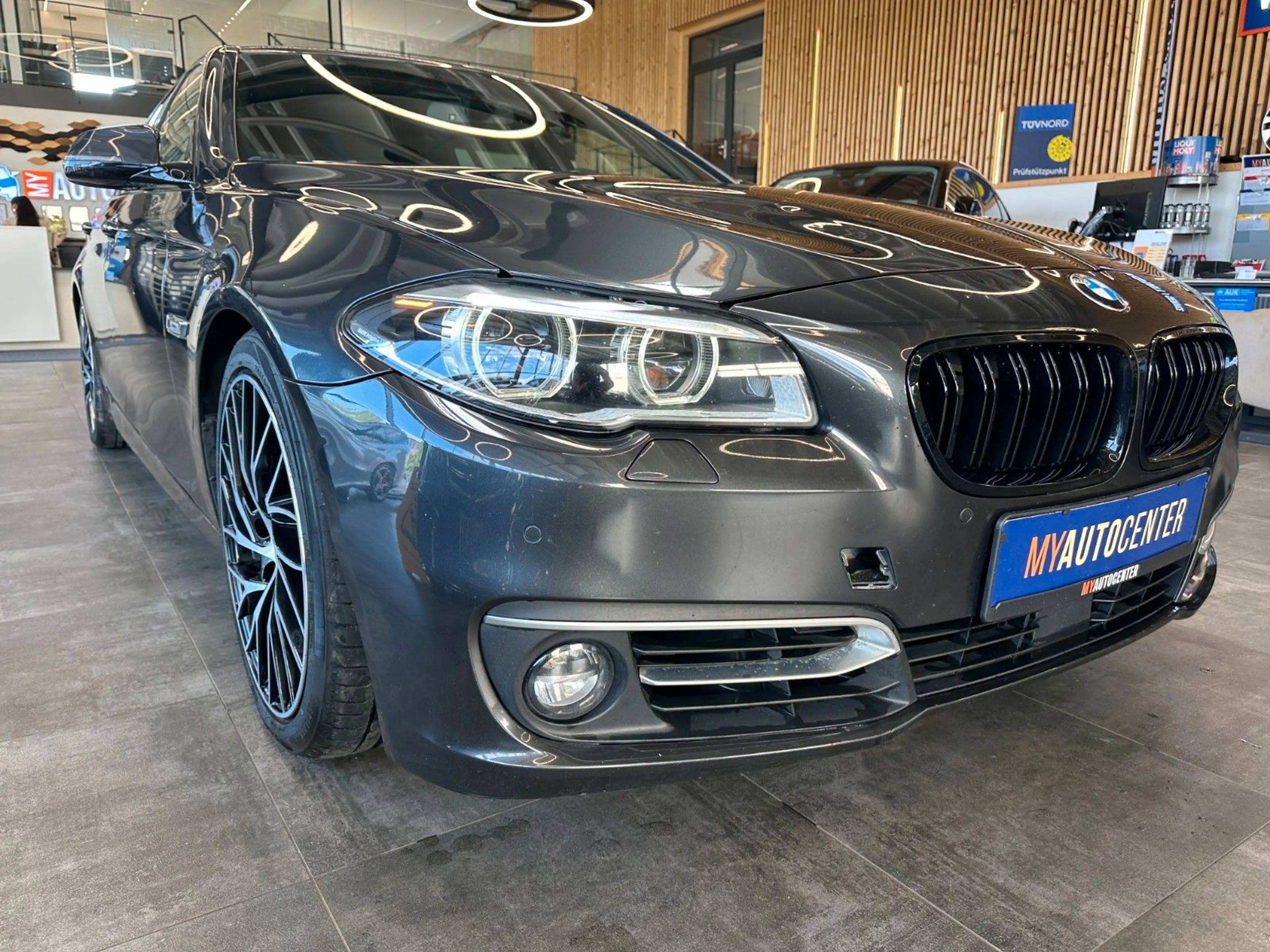 BMW 535 *KEYLES*HEAD-UP*PANO*MEMORY*B&O*AHK*4-ZONEN* — photo 3