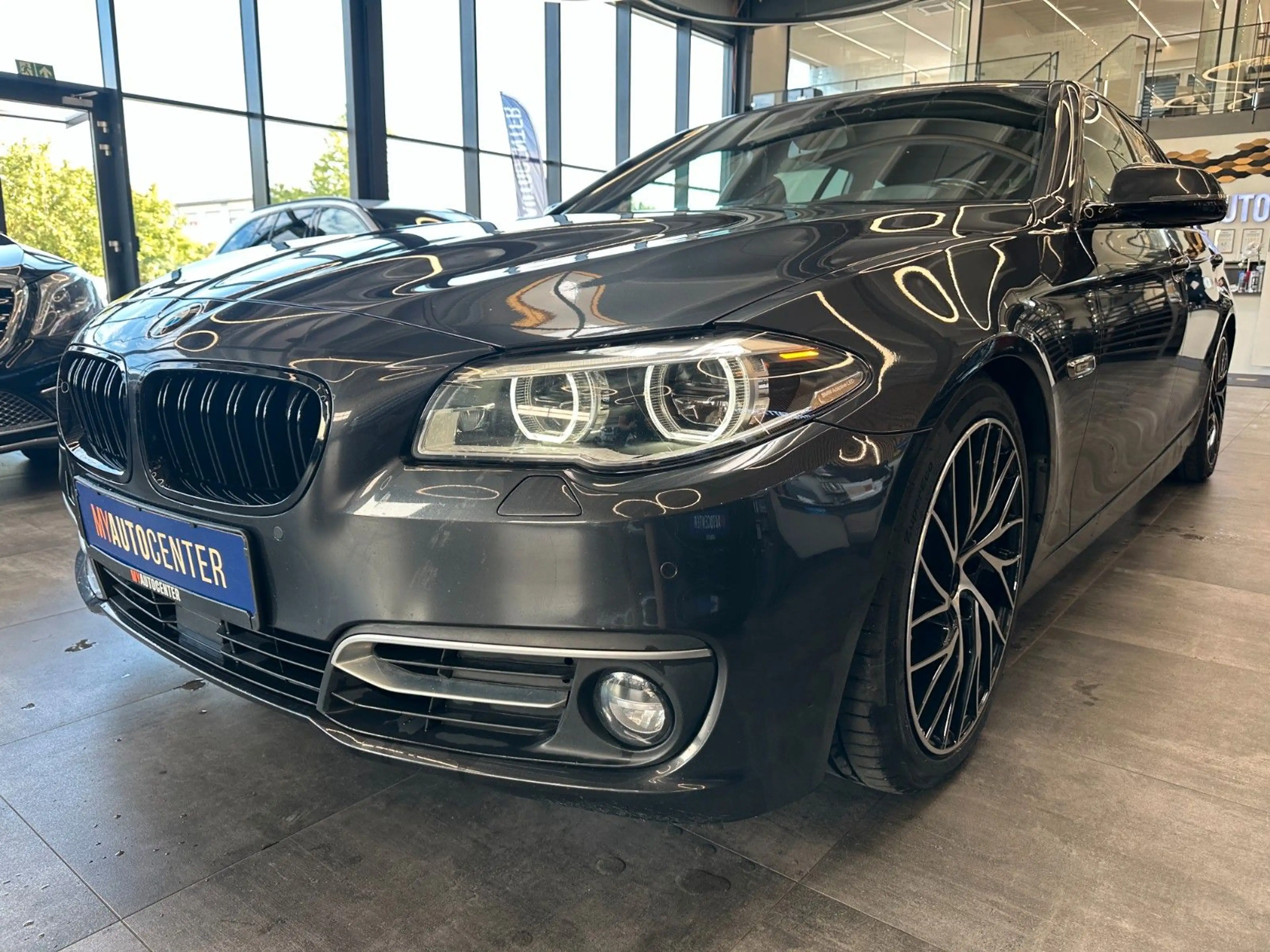 BMW 535 *KEYLES*HEAD-UP*PANO*MEMORY*B&O*AHK*4-ZONEN* — photo 4