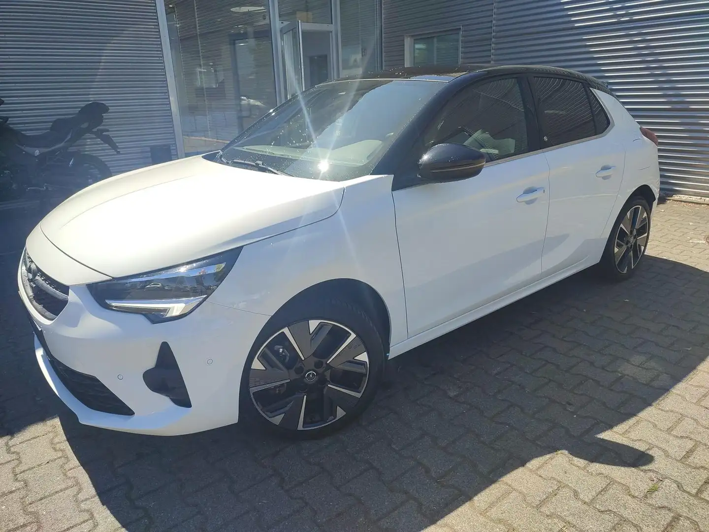 Opel Corsa e Ultimate PANORAMADACH*ALCANTARA*NAVI*LED*KAMERA Weiß - 2