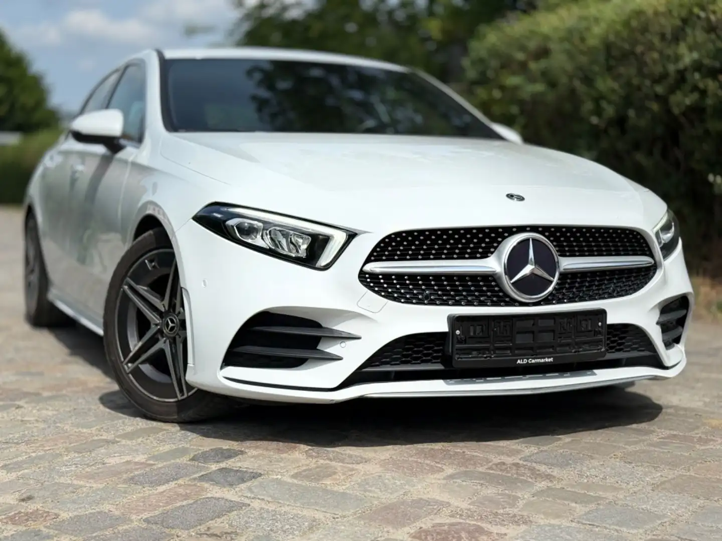 Mercedes-Benz A 220 A -Klasse A 220 d*AMG-LINE*1ERH*LED*AMB* Weiß - 1