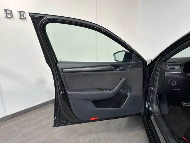 Skoda Superb view 6