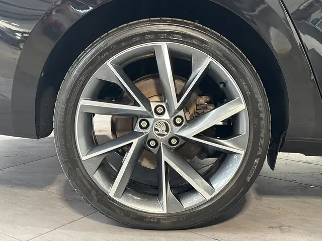 Skoda Superb view 3