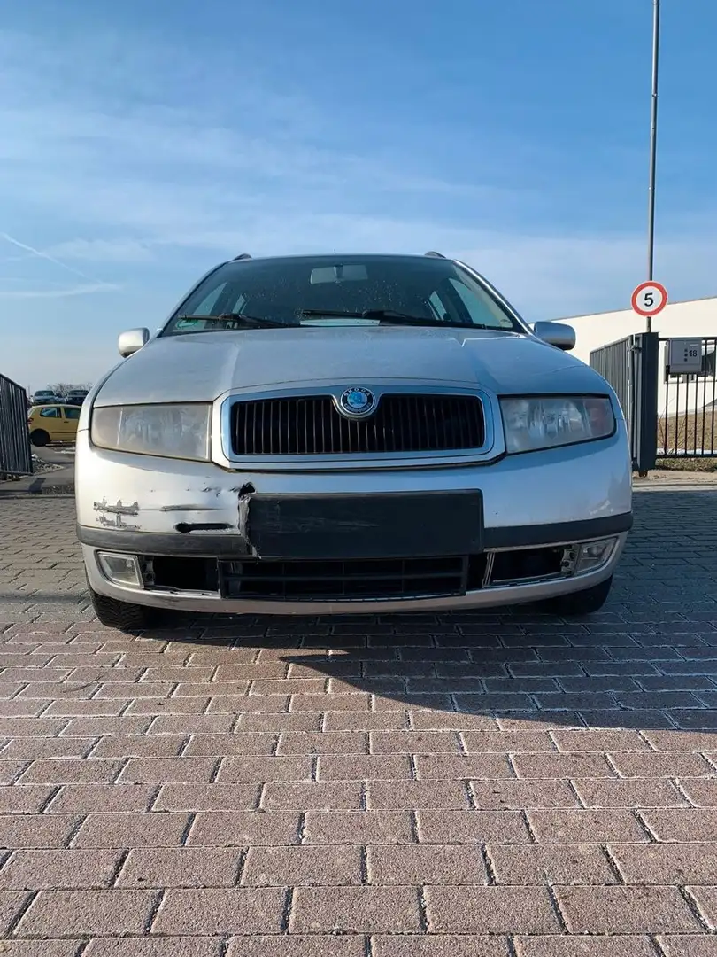 Skoda Fabia 1.4 16V Classic Combi Gris - 2