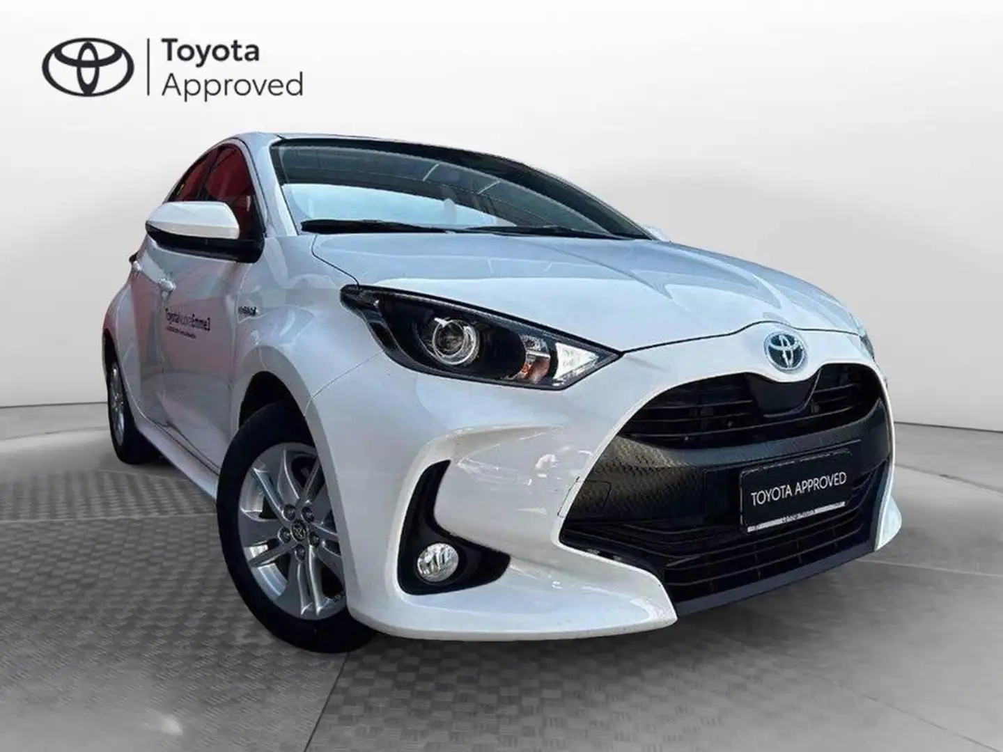 Toyota Yaris 1.5 hybrid Active Bianco - 1