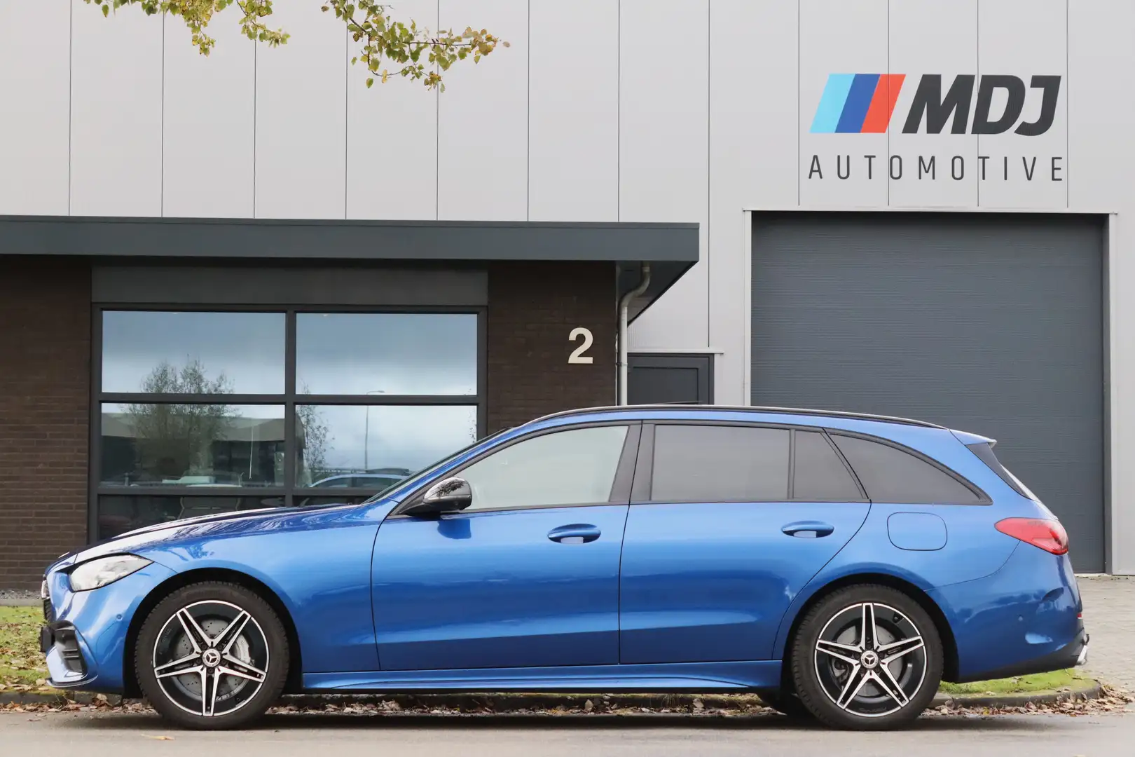 Mercedes-Benz C 300 300e AMG Line Pano Trekhaak Leder BTW-auto Blauw - 2