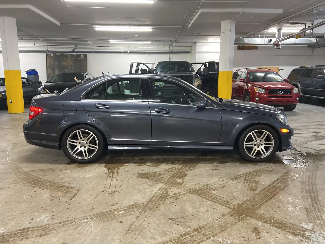 Mercedes-Benz C-Class снимка Mercedes-Benz C-Class