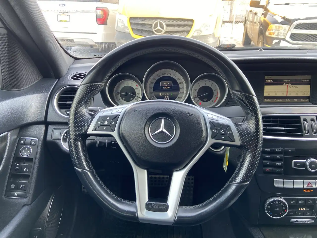 Mercedes-Benz C-Class снимка Mercedes-Benz C-Class