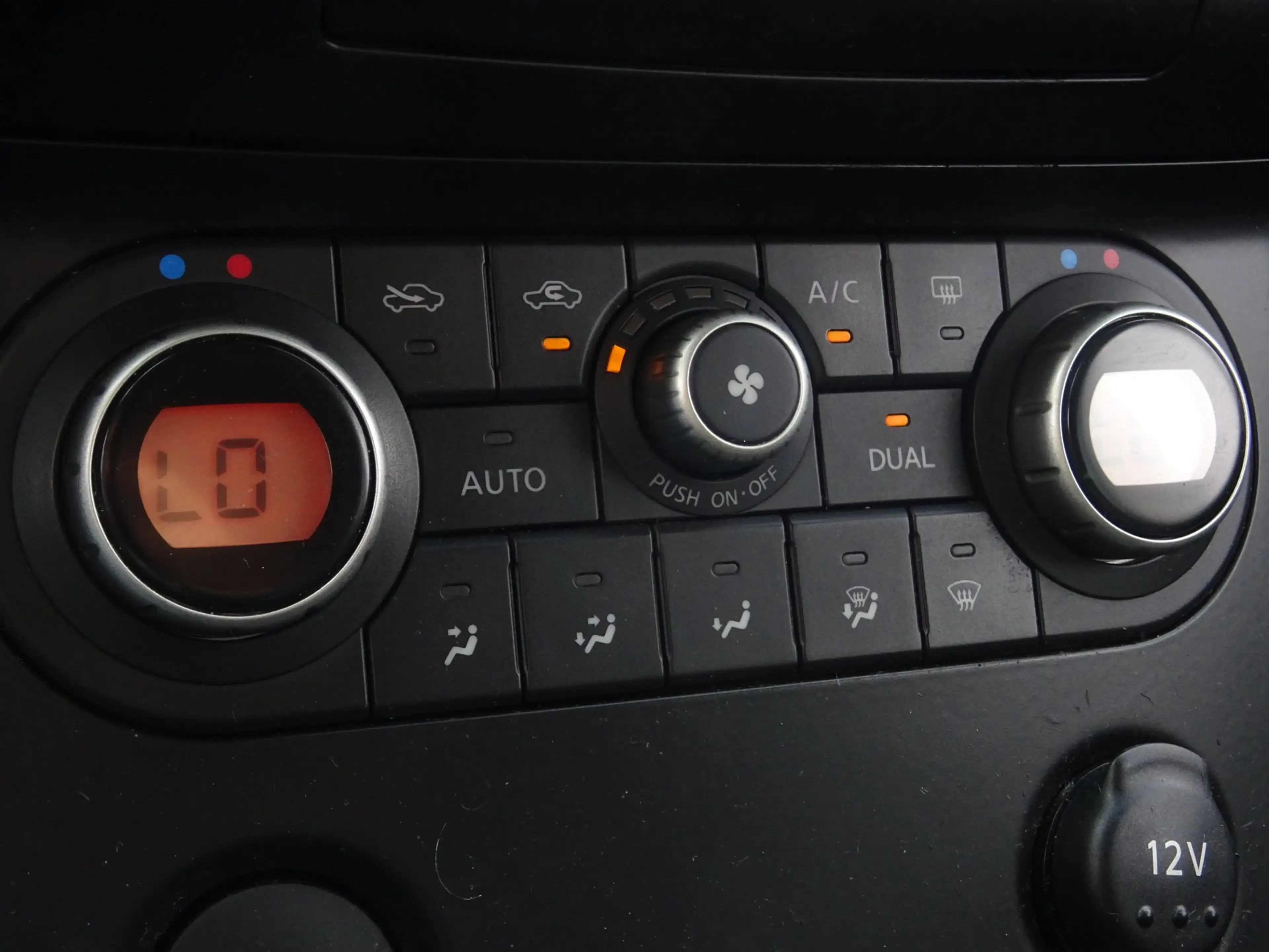 Nissan Qashqai 2.0 Acenta BJ2009 NAP/CLIMA/CRUISE/PDC/APK 27 — photo 9