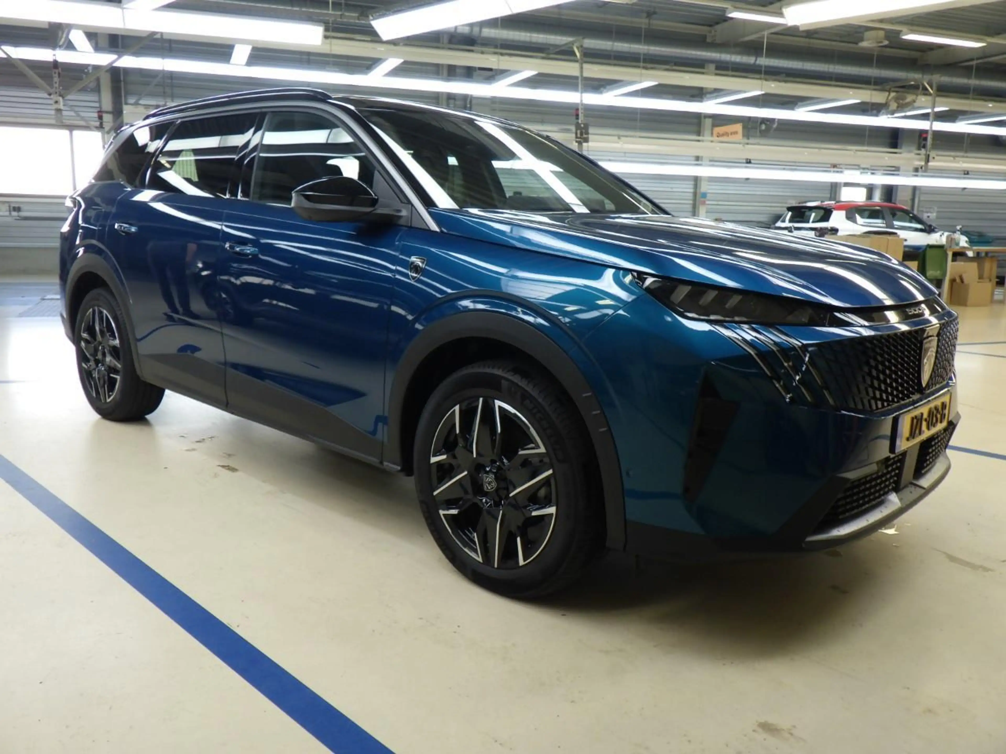 Peugeot 5008 1.2 Hybrid 145 GT Exclusive 7p Panoramadak — photo 4