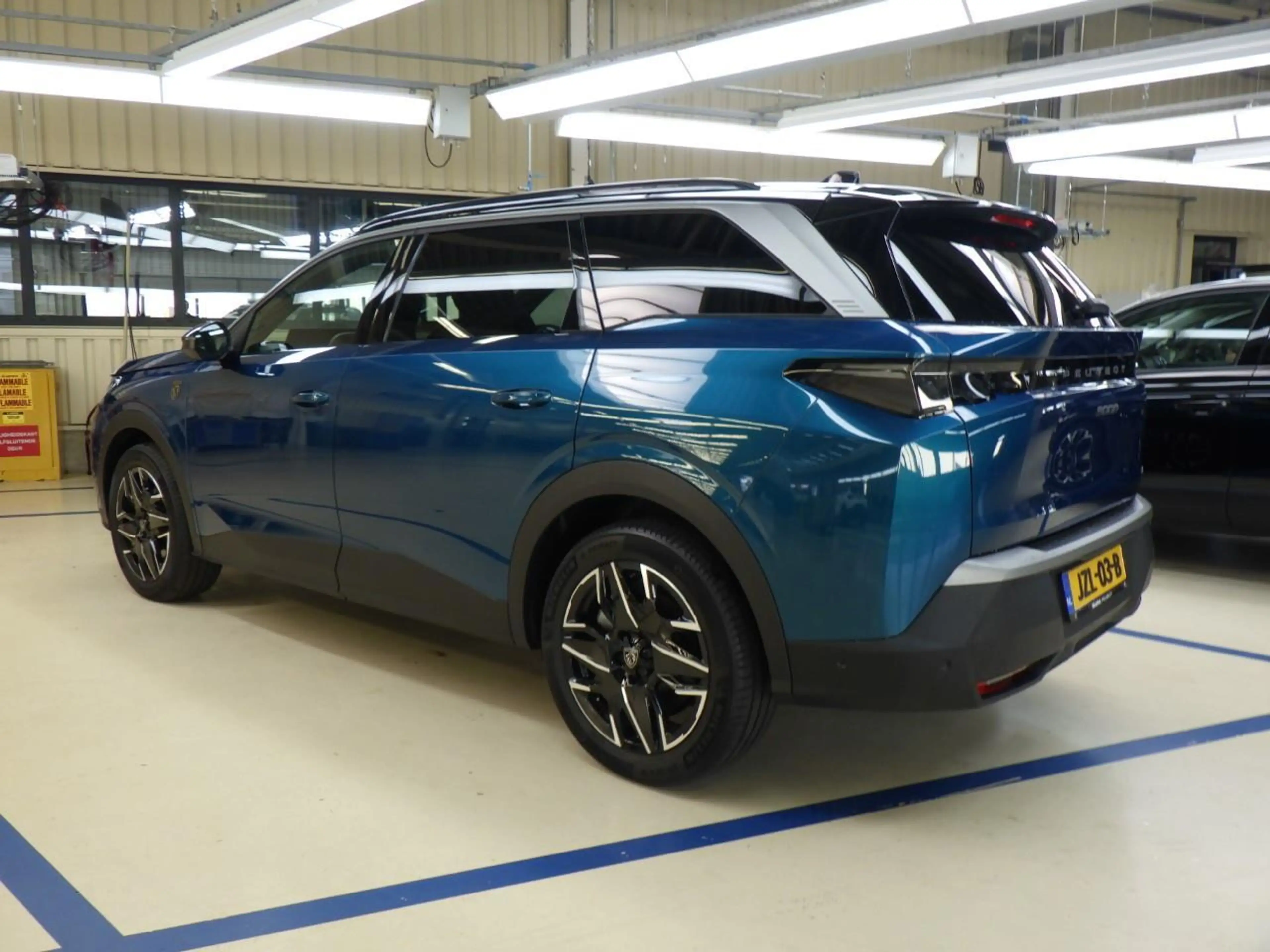 Peugeot 5008 1.2 Hybrid 145 GT Exclusive 7p Panoramadak — photo 2