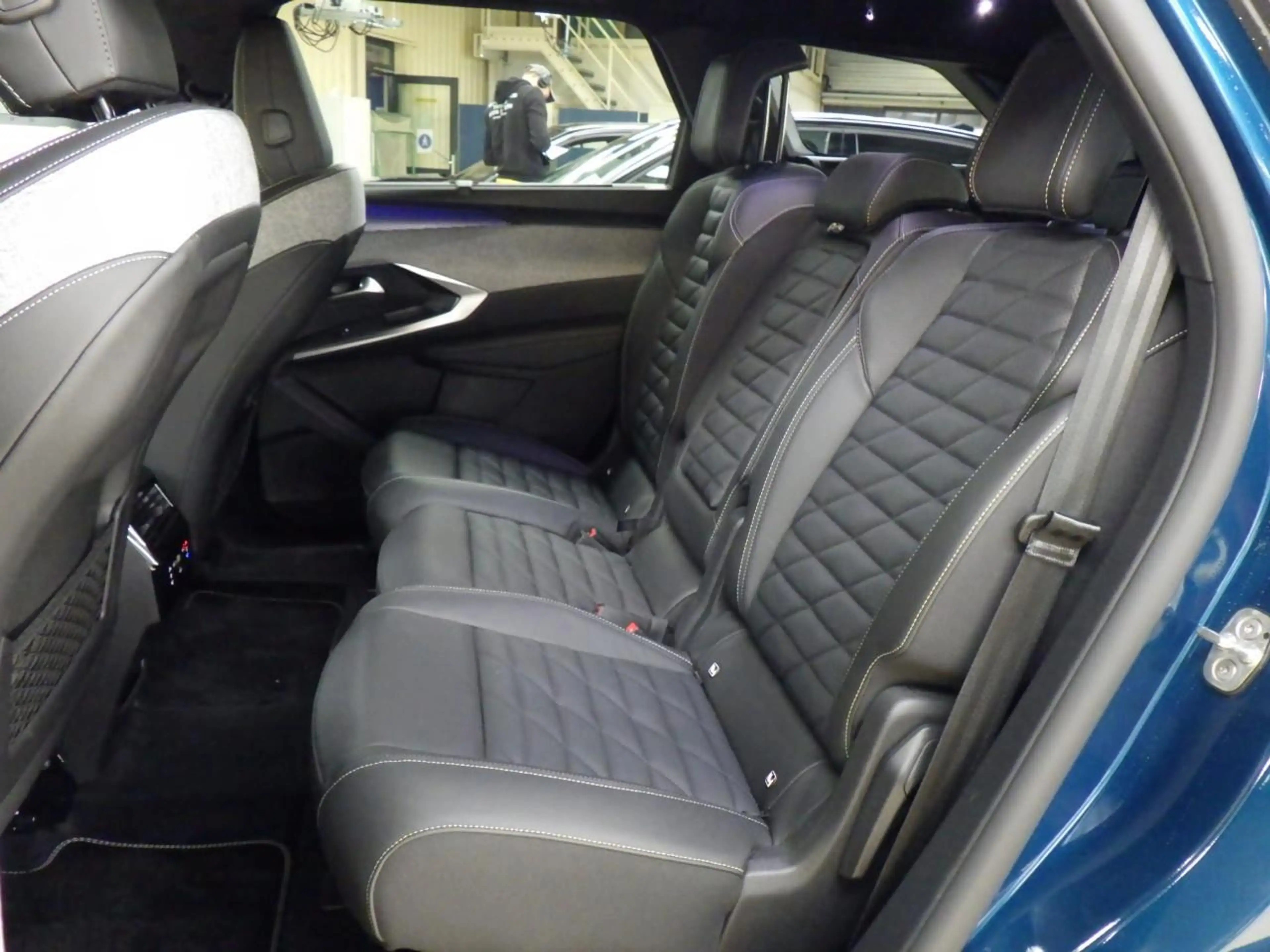 Peugeot 5008 1.2 Hybrid 145 GT Exclusive 7p Panoramadak — photo 8