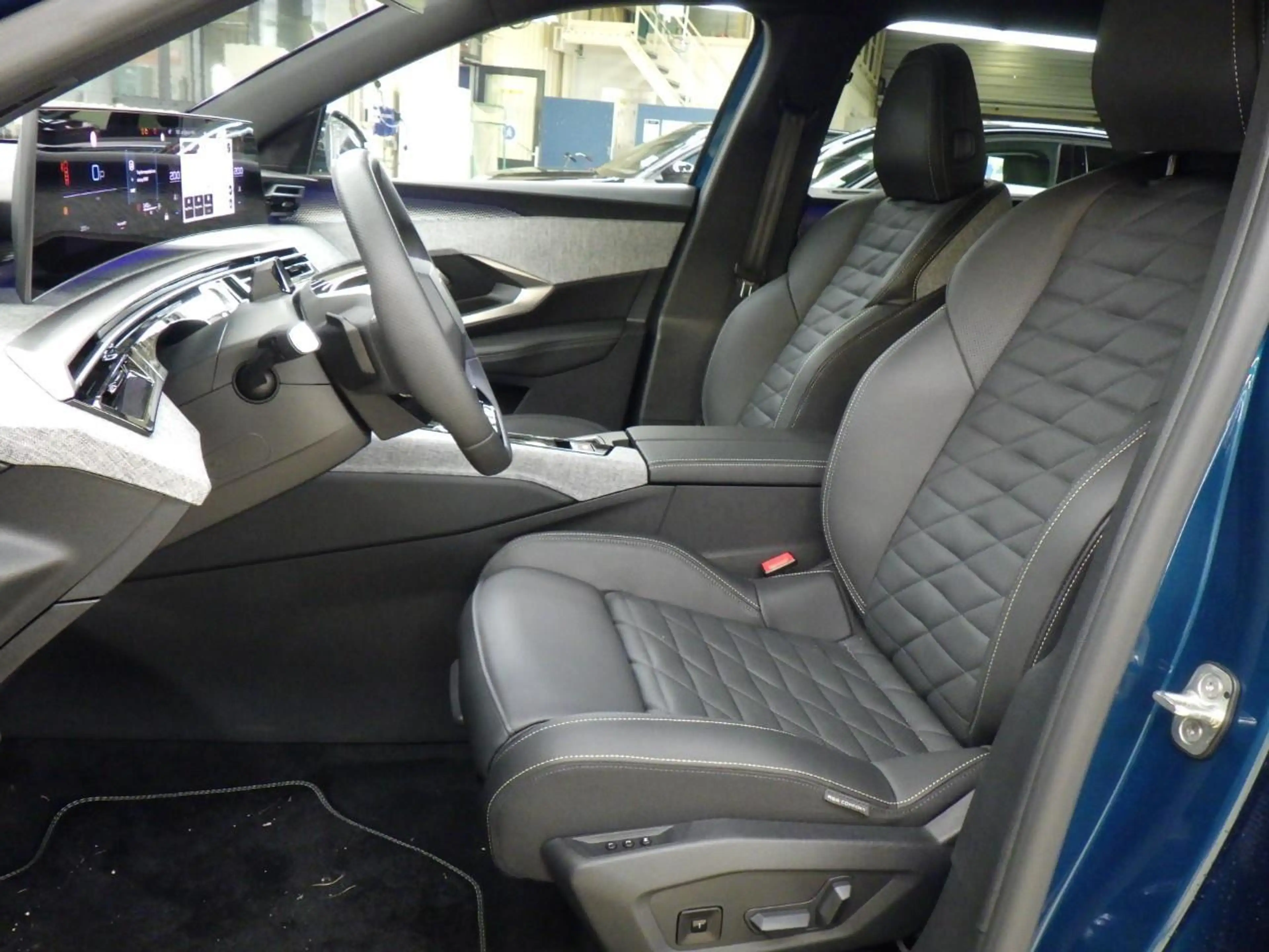 Peugeot 5008 1.2 Hybrid 145 GT Exclusive 7p Panoramadak — photo 7