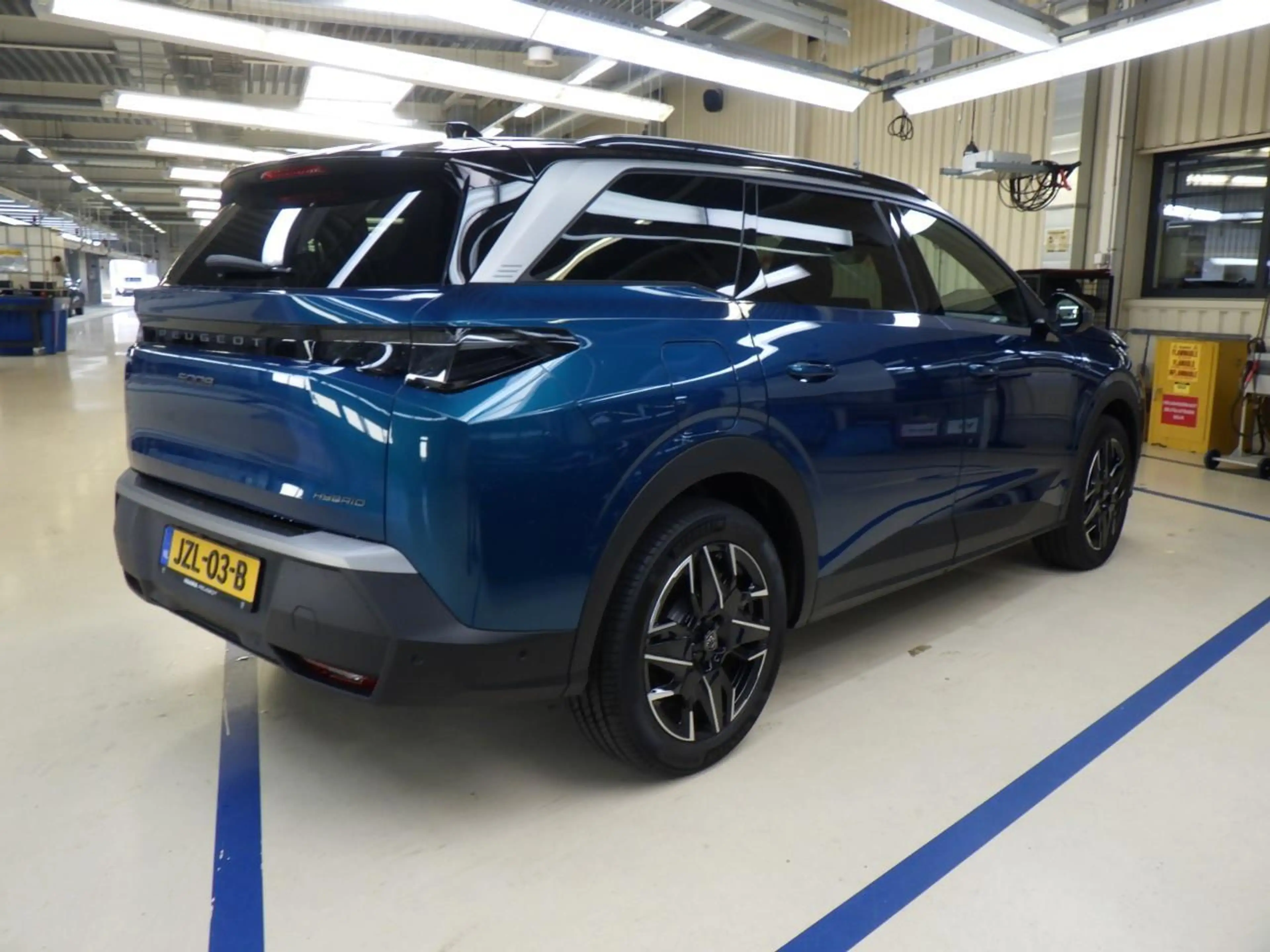 Peugeot 5008 1.2 Hybrid 145 GT Exclusive 7p Panoramadak — photo 3